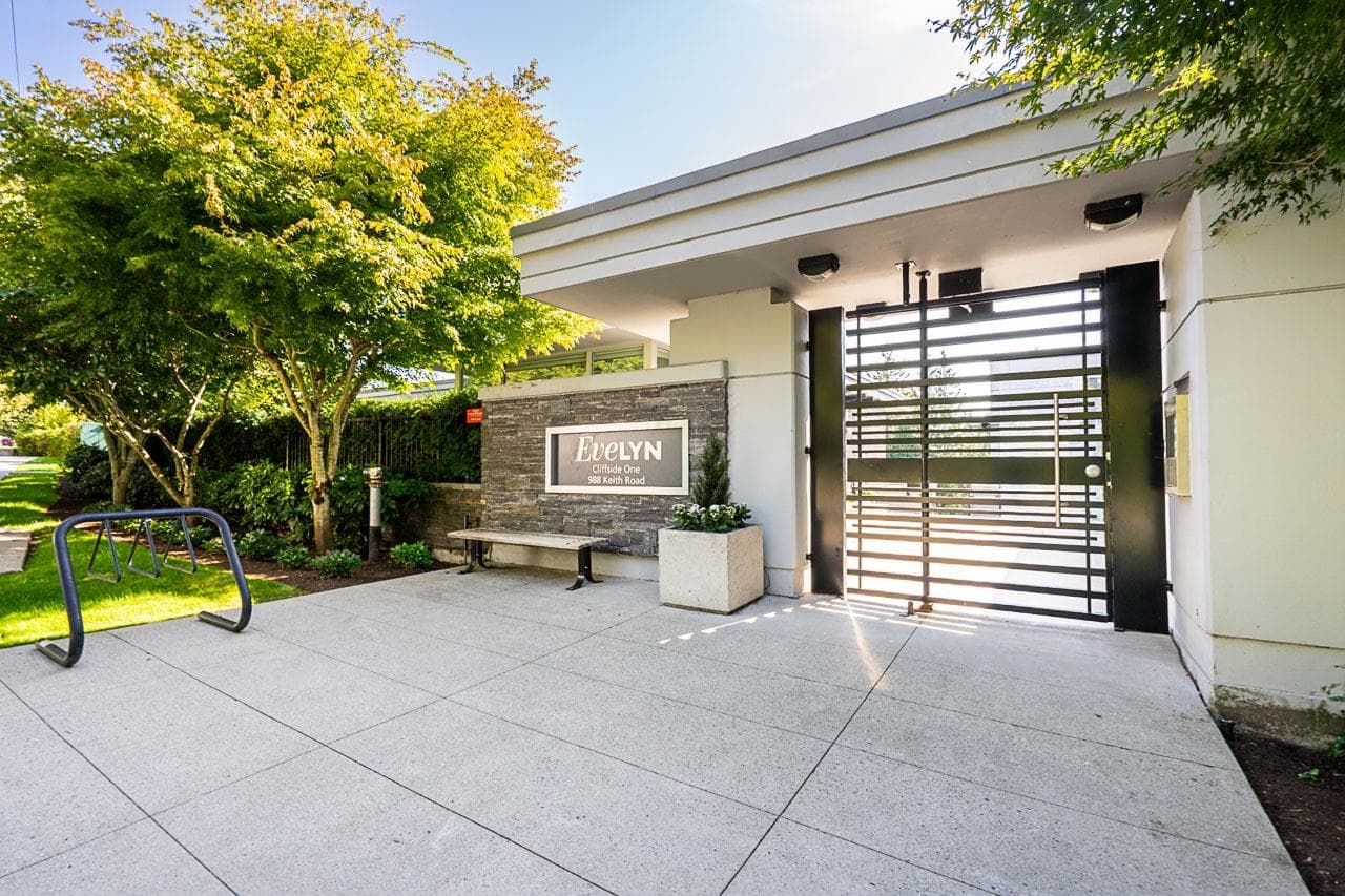 101 - 988 Keith Road, West Vancouver