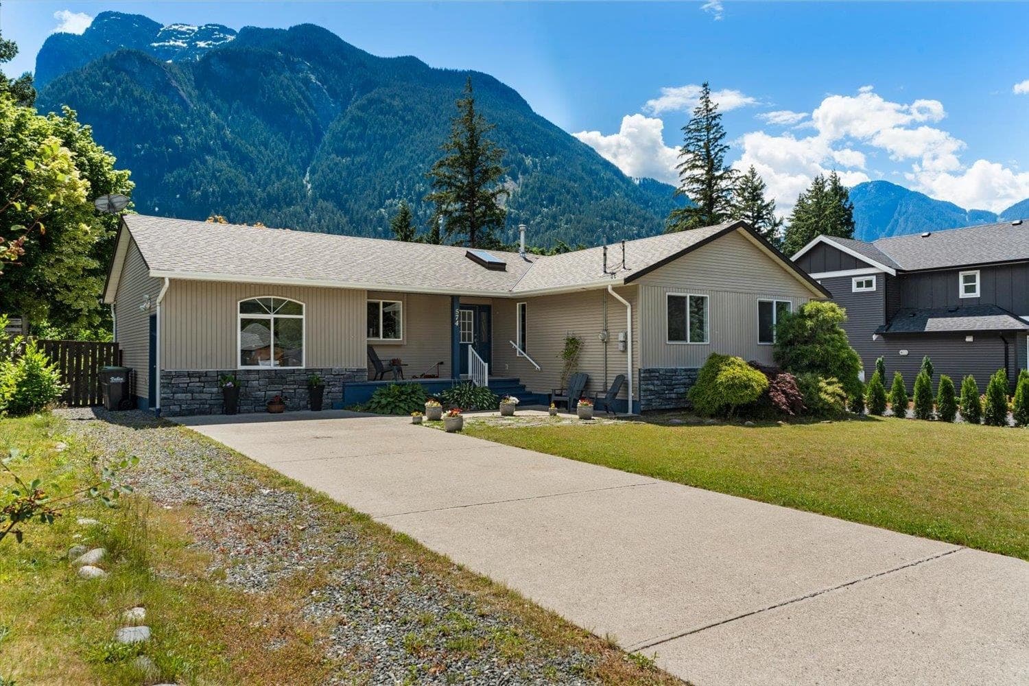 574 Park Street, Hope, V0X 1L0 — photo 4
