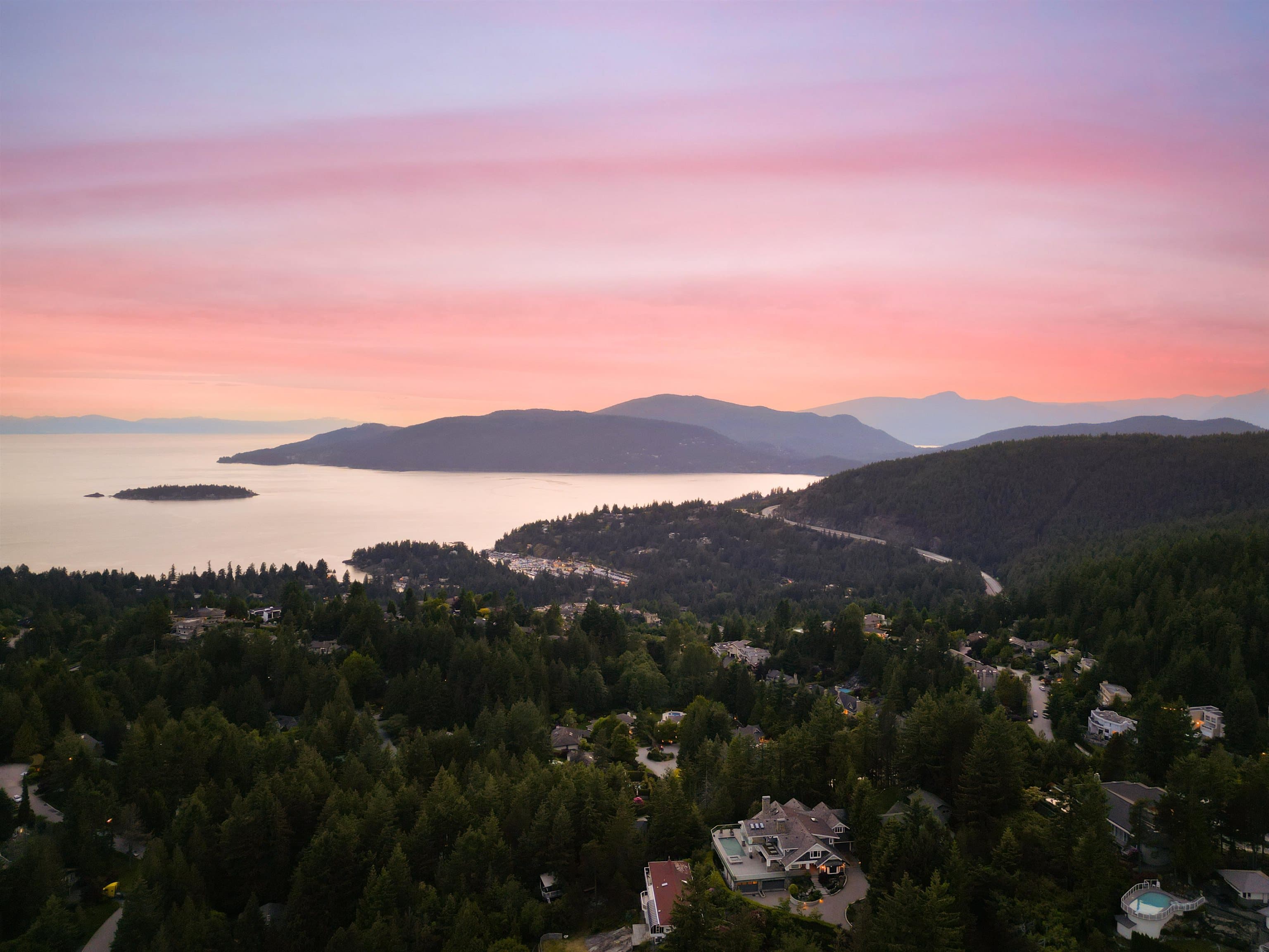 1 - 4665 Woodridge Place, West Vancouver