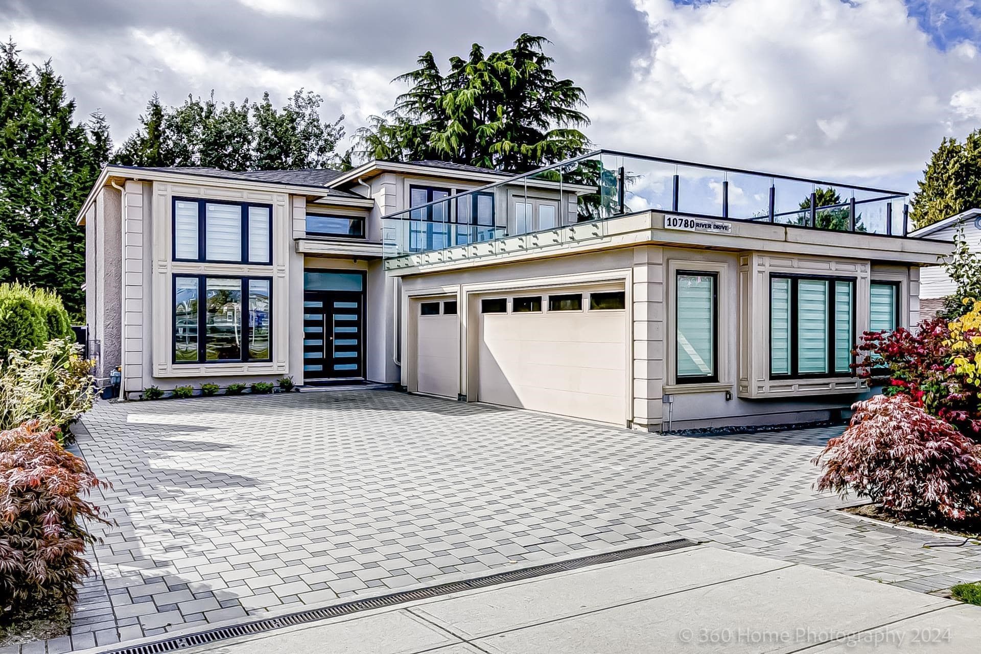 10780 River Drive, Richmond