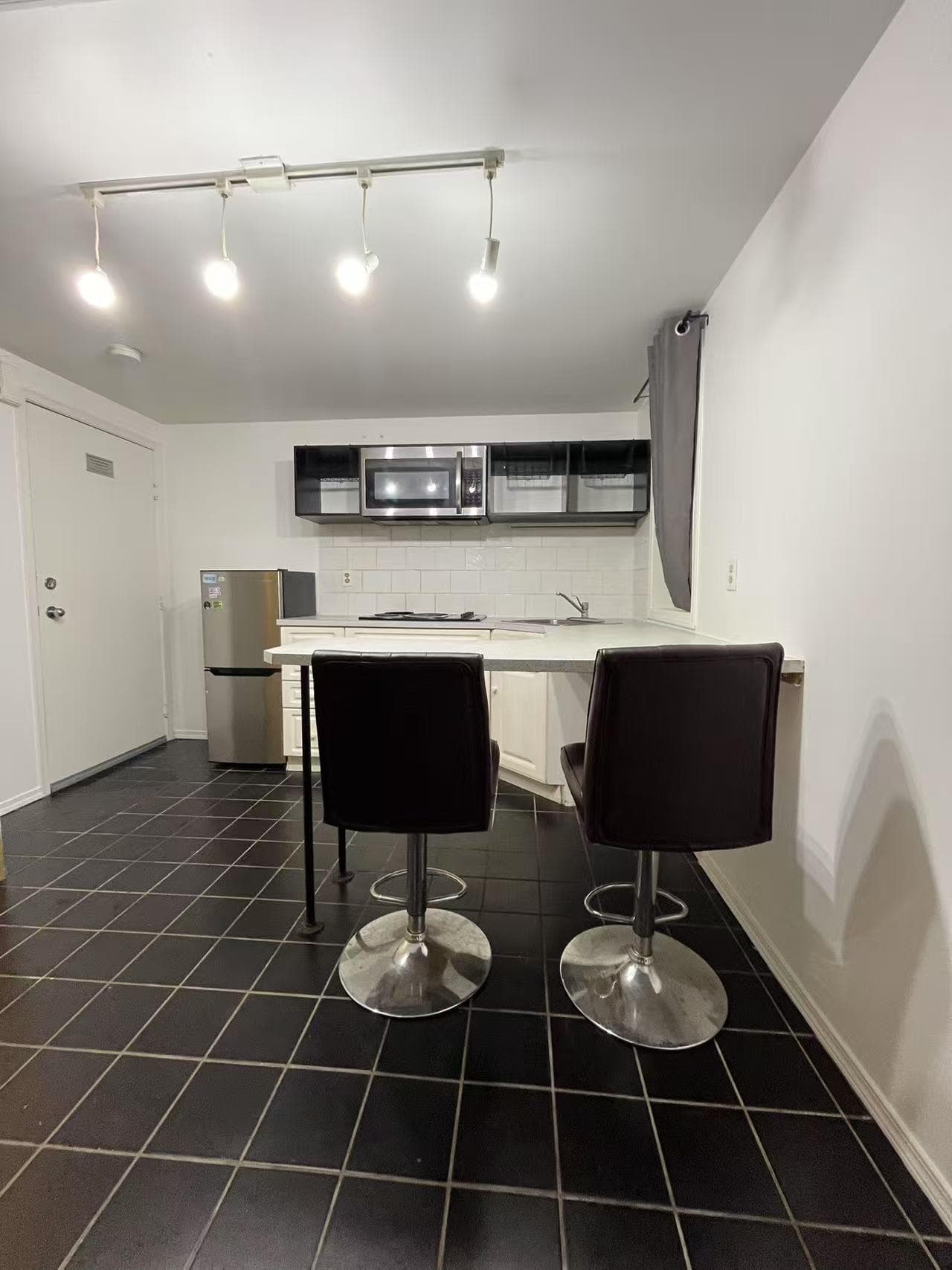 6 - 1517 Comox Street, Vancouver, V6G 1P3 — photo 3