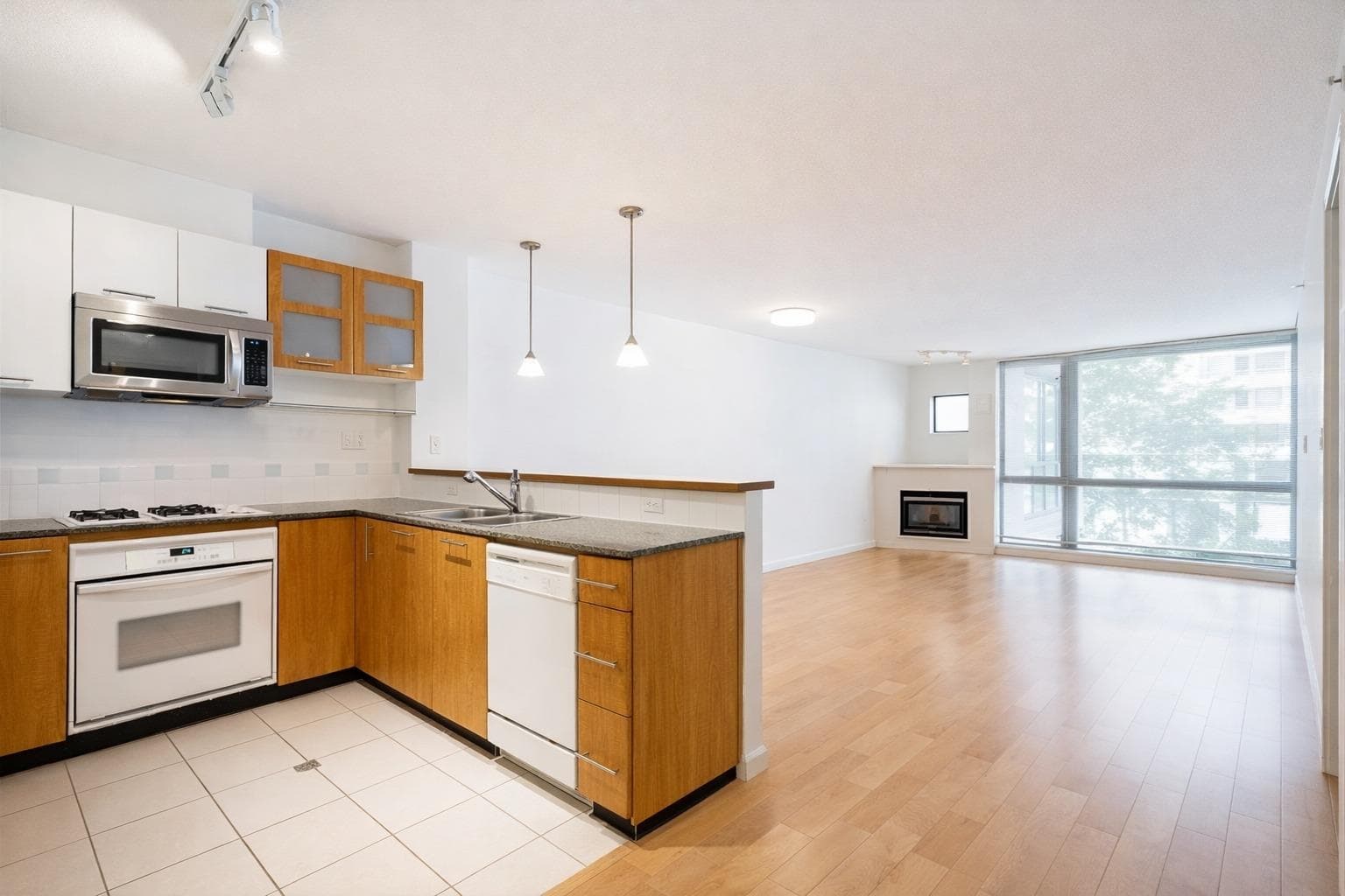 609 - 7831 Westminster Highway, Richmond, V6X 4J4 — photo 2