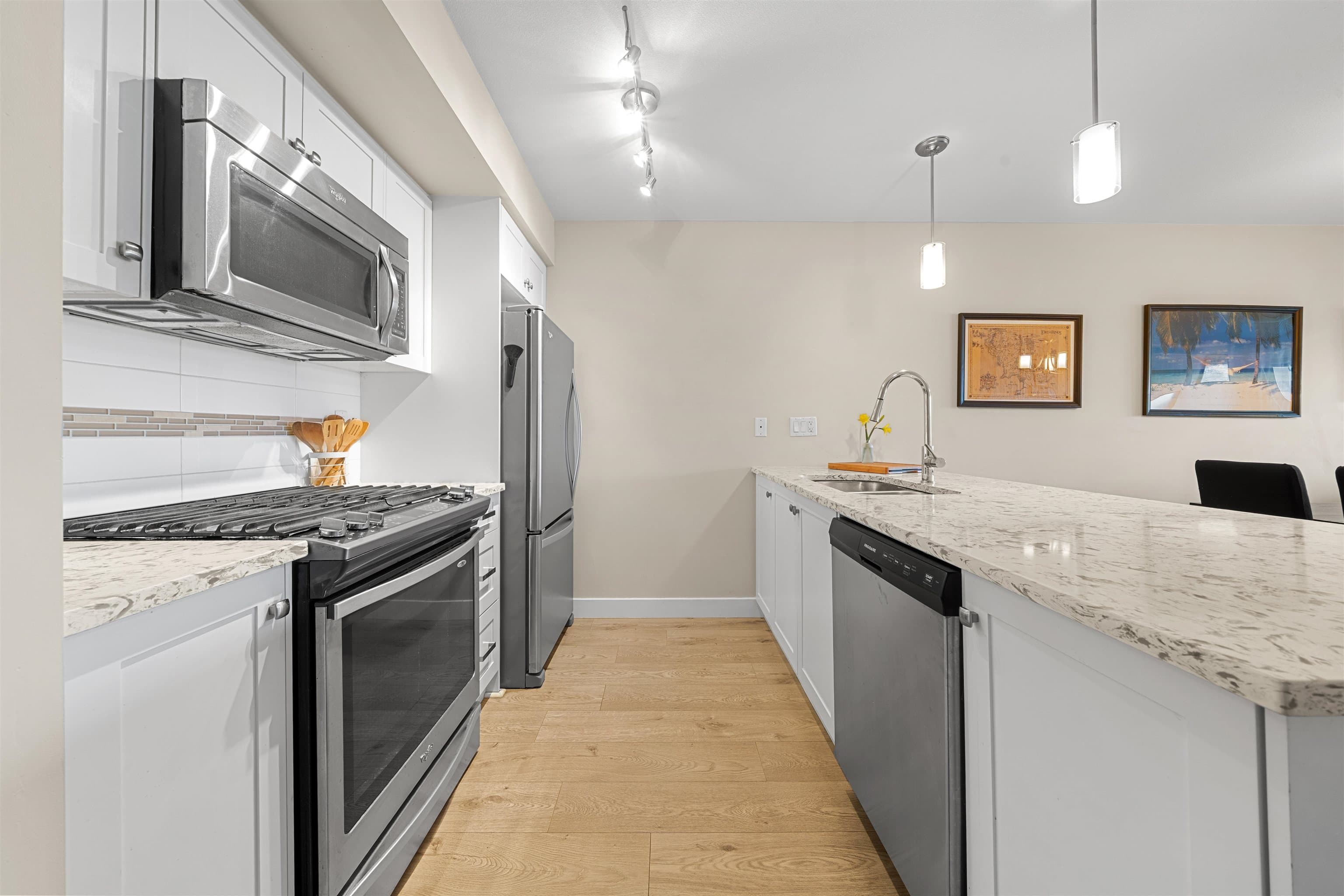 208 - 4815 55b Street, Delta