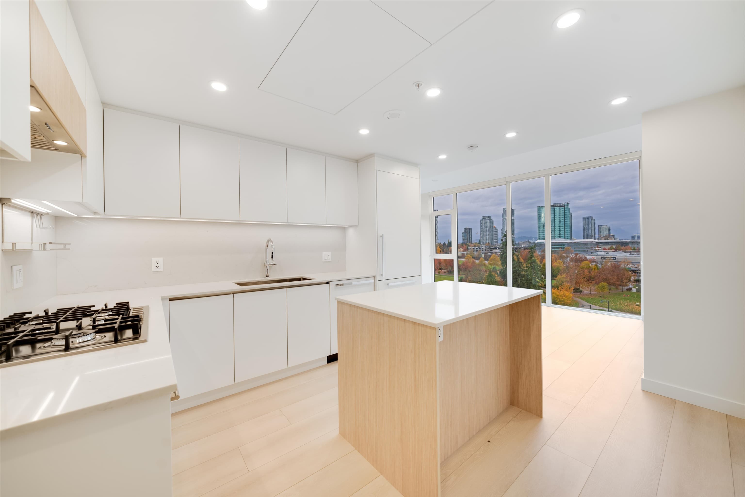 808 - 13573 98a Avenue, Surrey