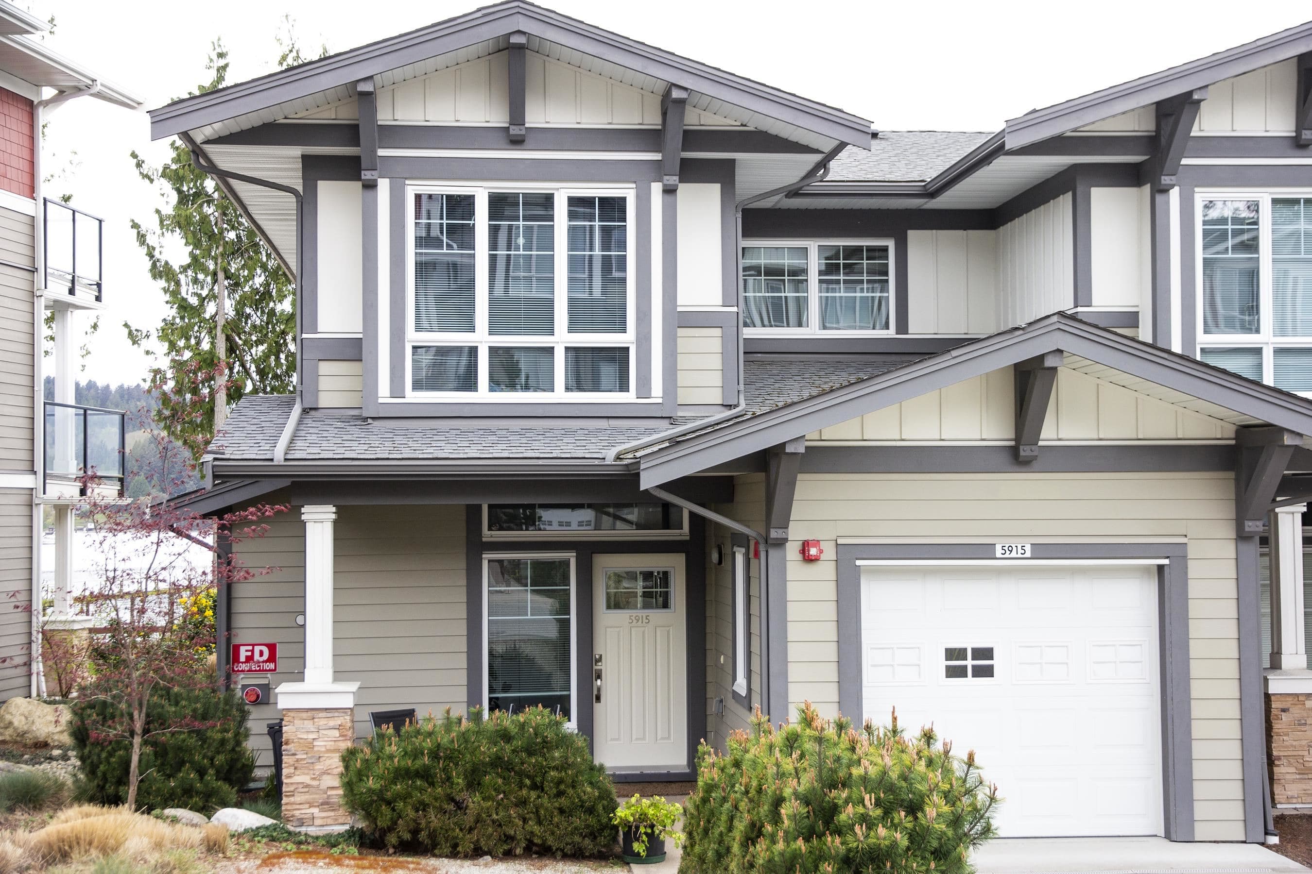5915 Beachgate Lane, Sechelt, V7Z 0A4 — photo 1