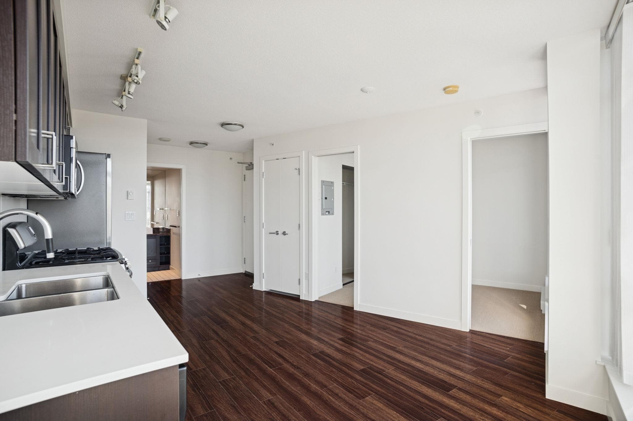 1010 - 4815 Eldorado Mews, Vancouver, V5R 0B2 — photo 3