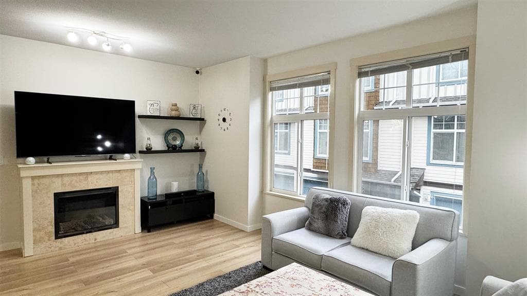 15 - 16588 Fraser Highway, Surrey