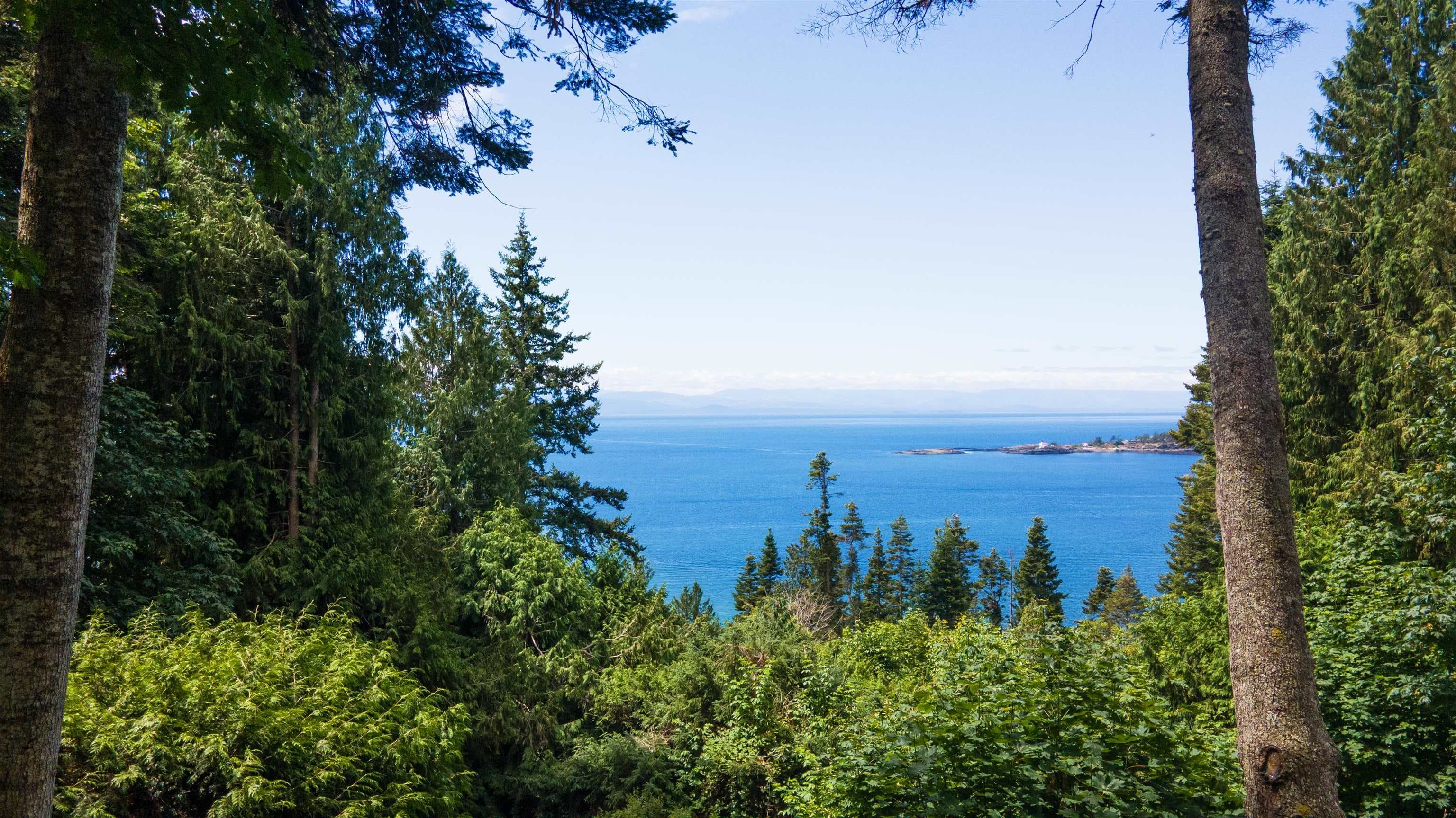 8127 Redrooffs Road, Halfmoon Bay