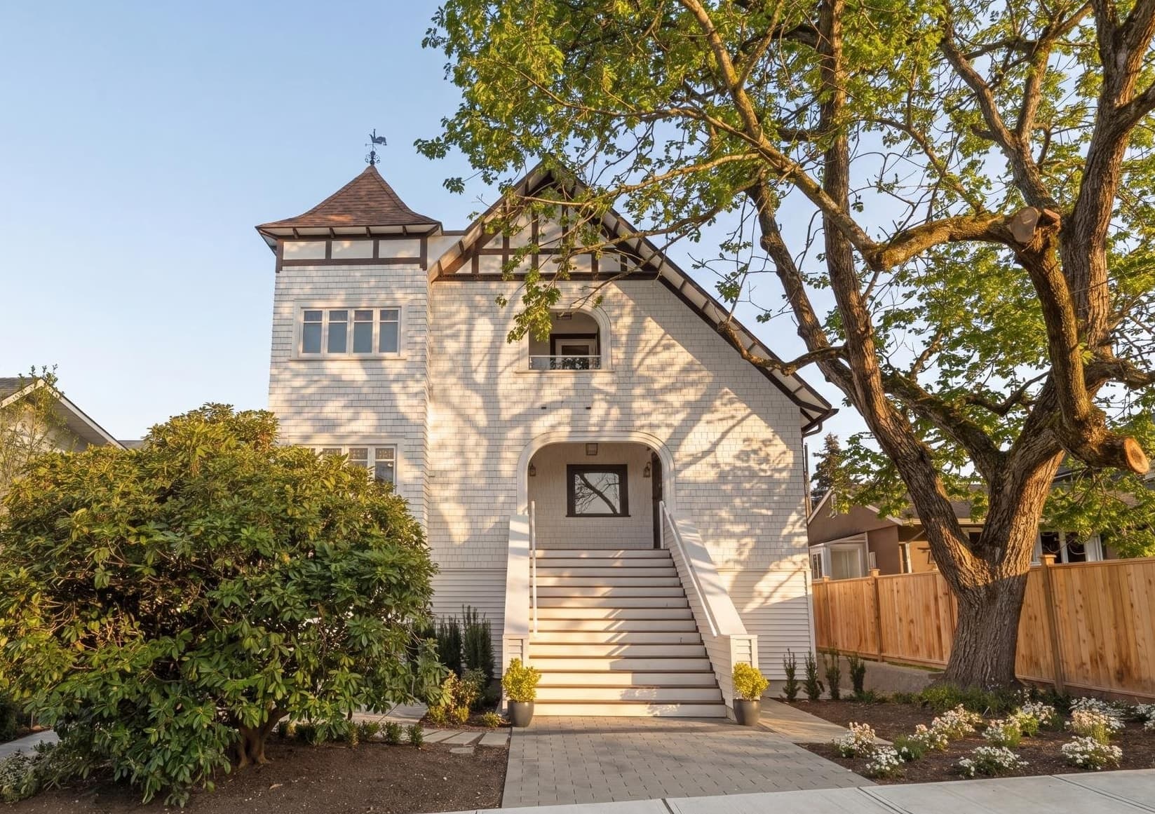 1 - 326 W 14th Street, North Vancouver, V7M 1P6 — photo 1