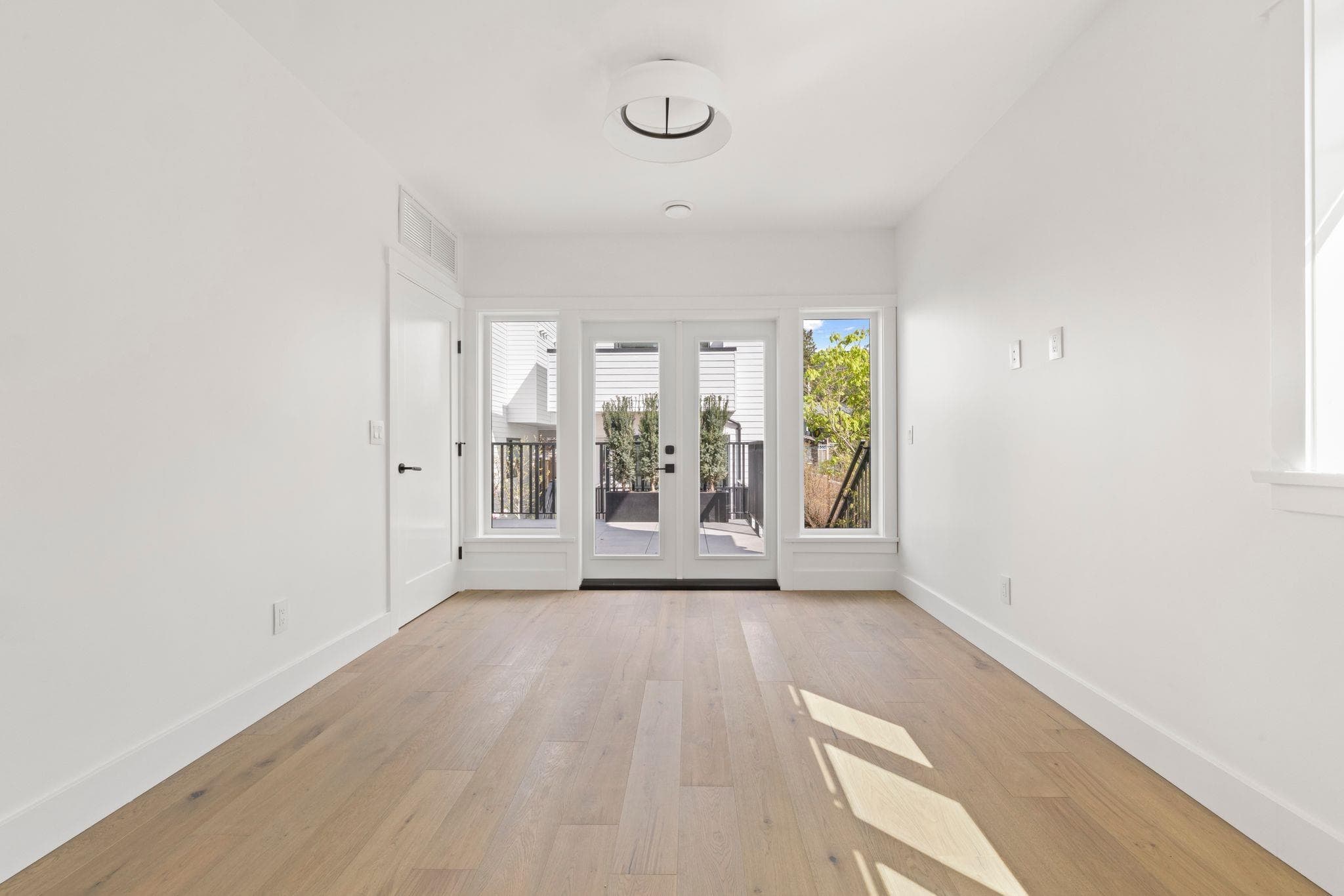 1 - 326 W 14th Street, North Vancouver, V7M 1P6 — photo 5
