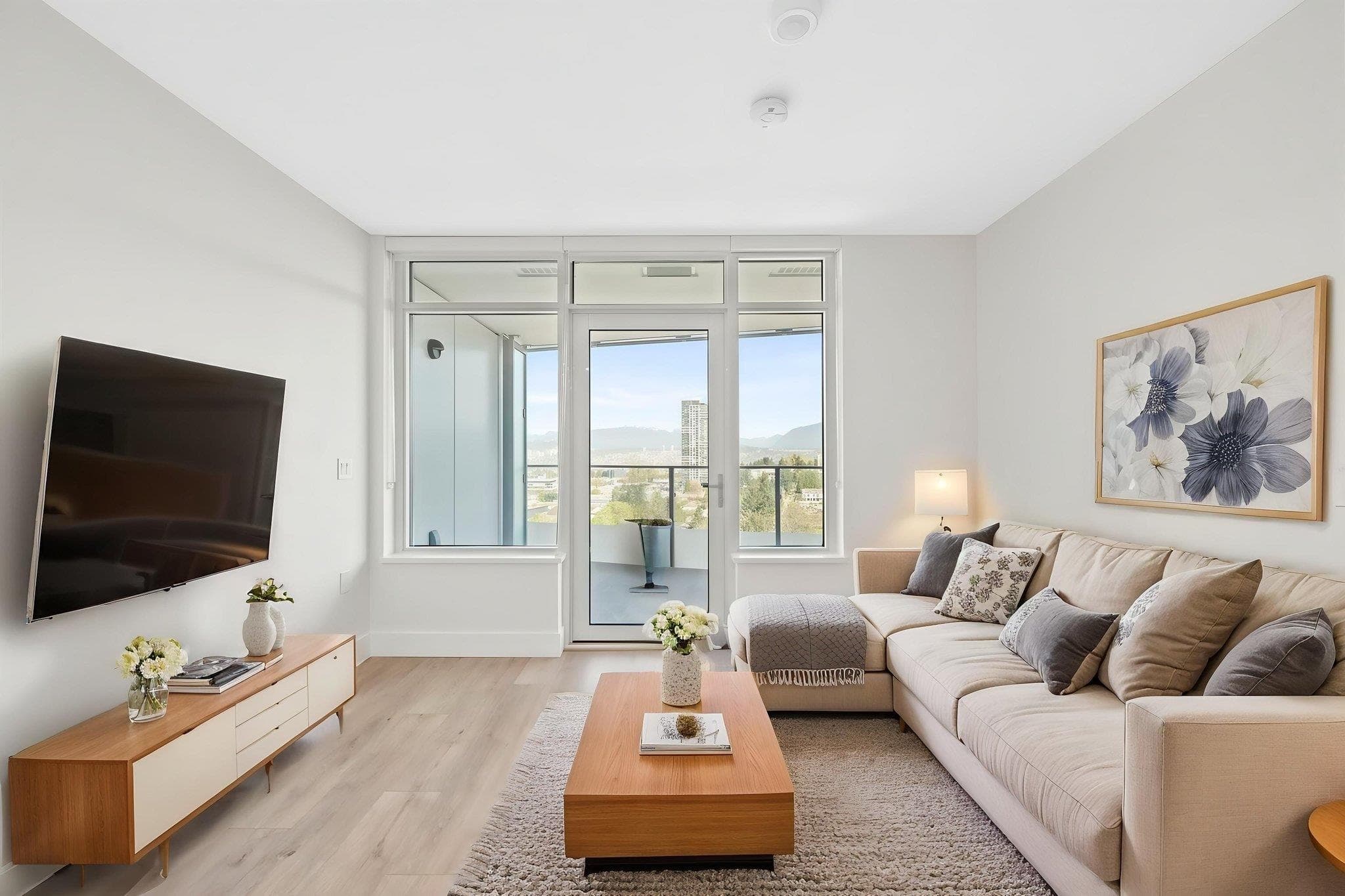 1607 - 10428 Whalley Boulevard, Surrey