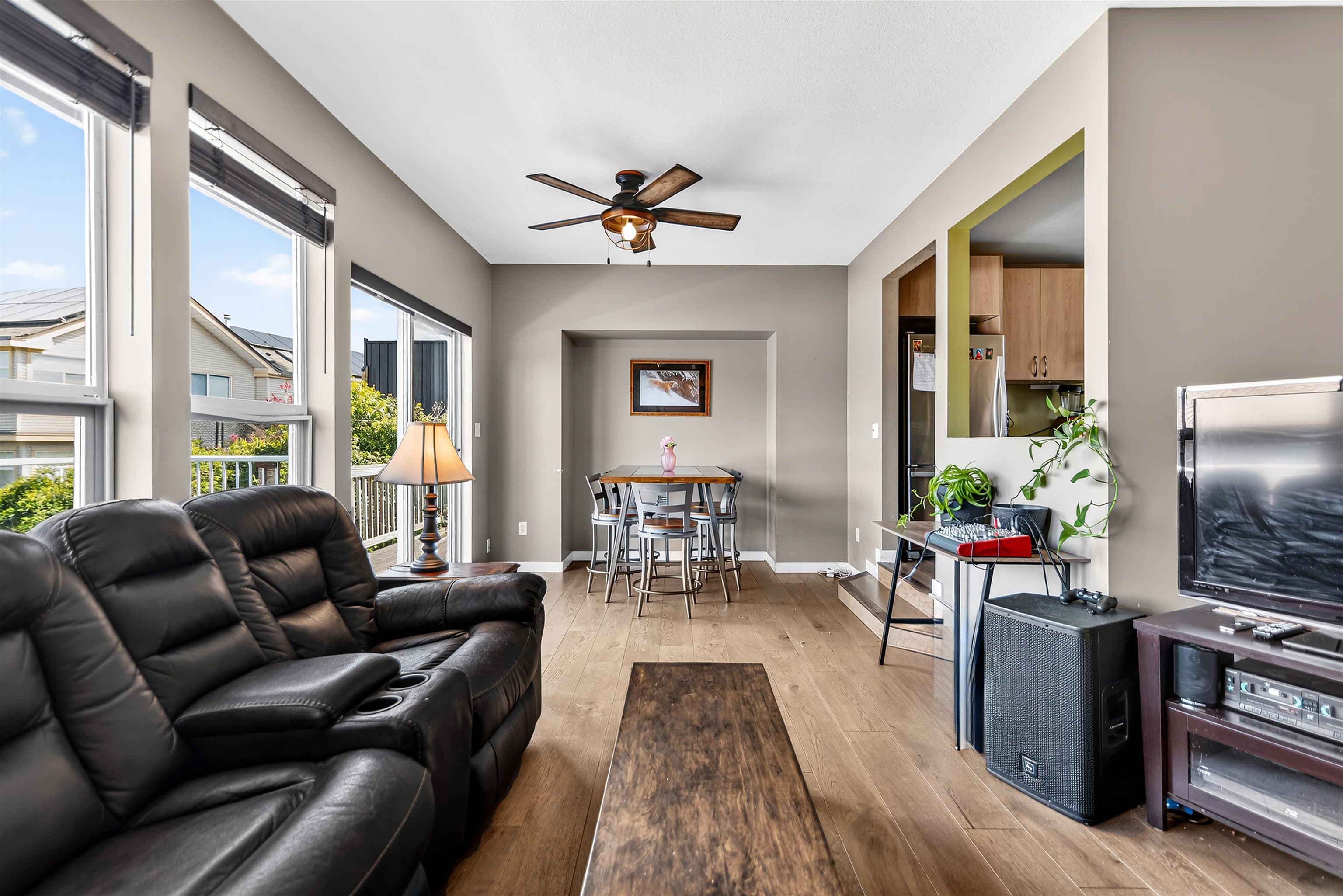 5796 Trail Avenue, Sechelt, V7Z 0L8 — photo 3