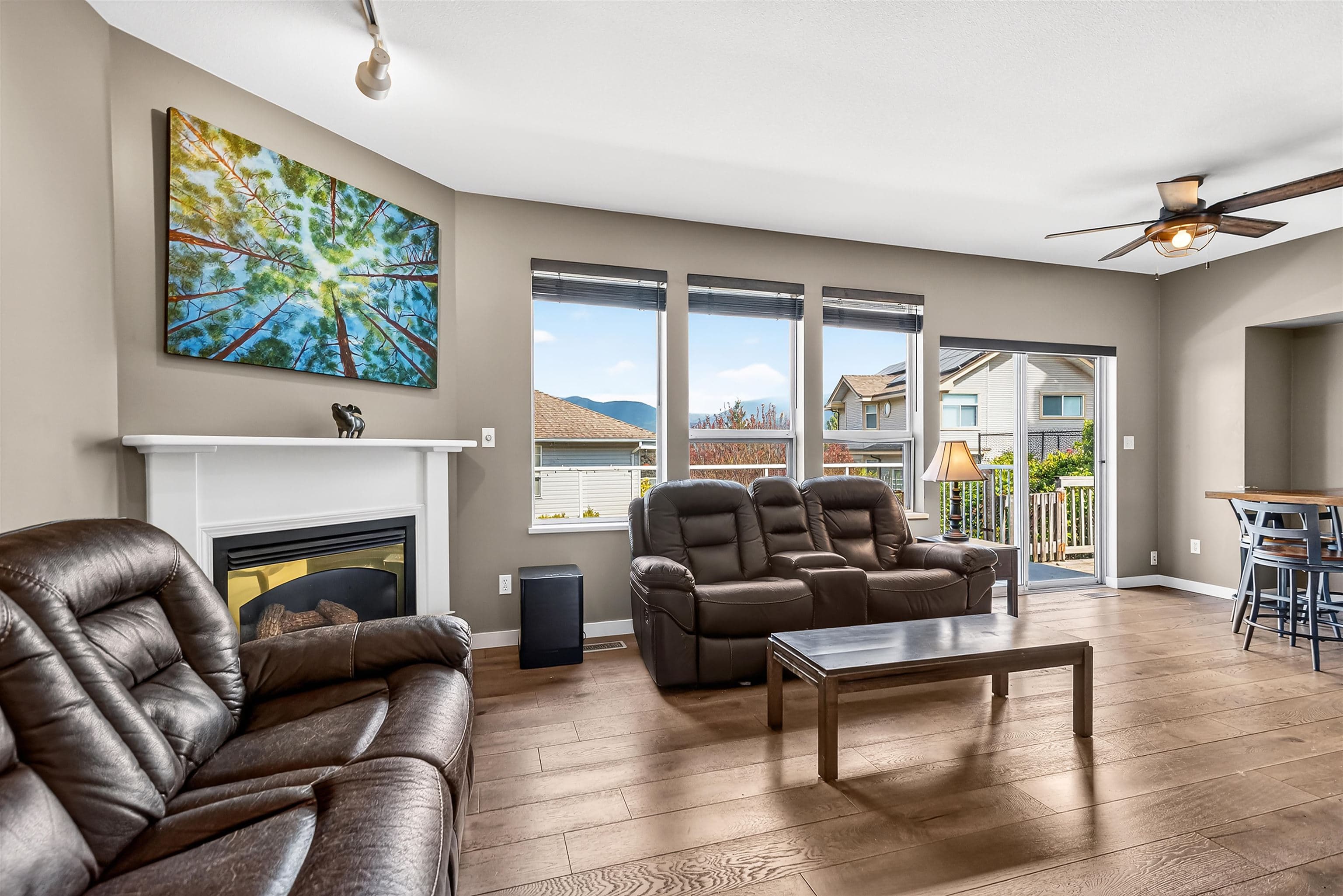 5796 Trail Avenue, Sechelt, V7Z 0L8 — photo 1