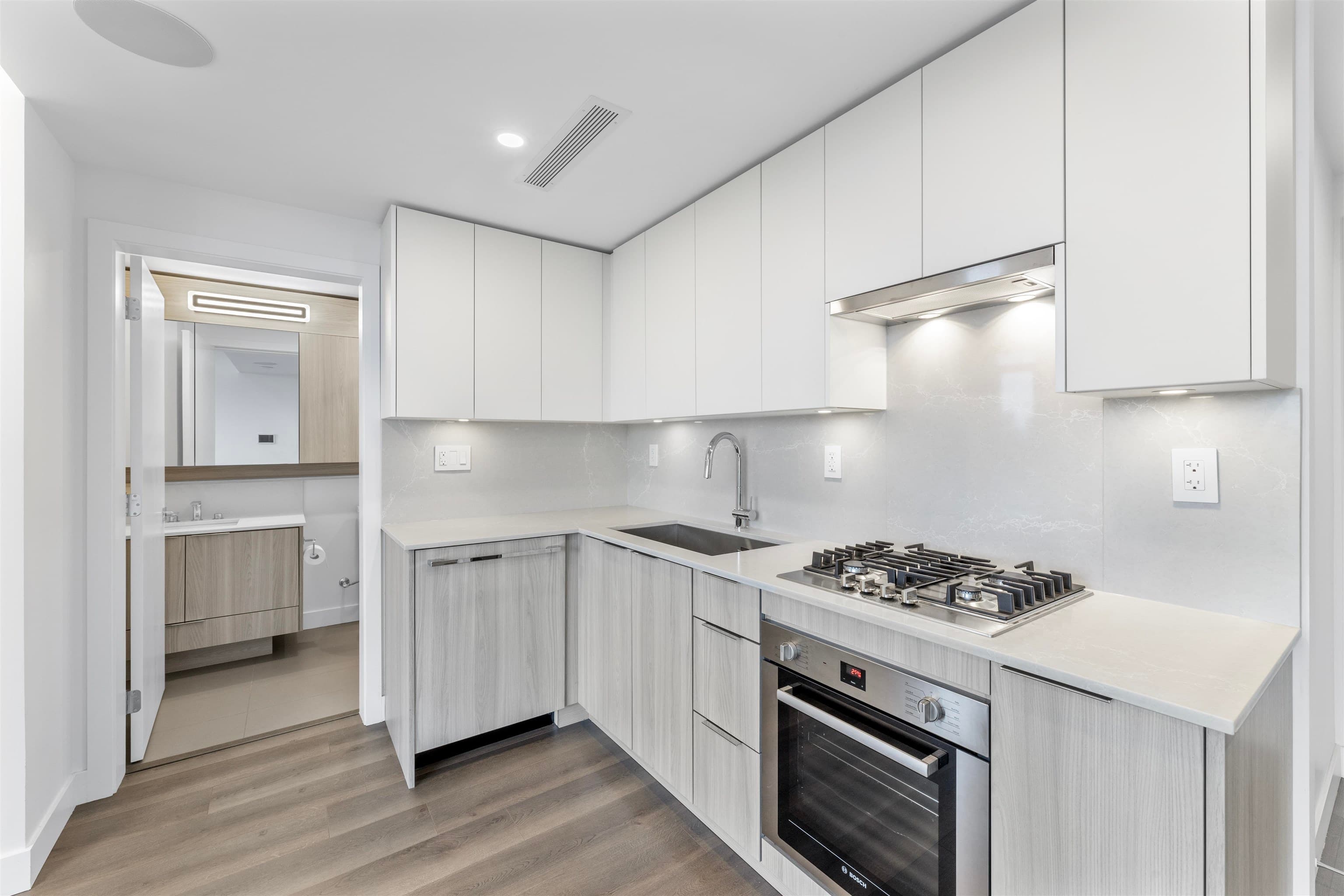 1404 - 901 Lougheed Highway, Coquitlam, V3K 3T3 — photo 4