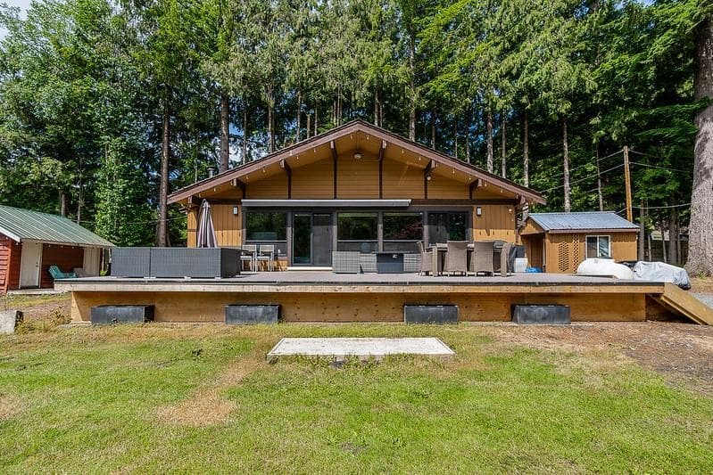 1680 Columbia Valley Road, Lindell Beach