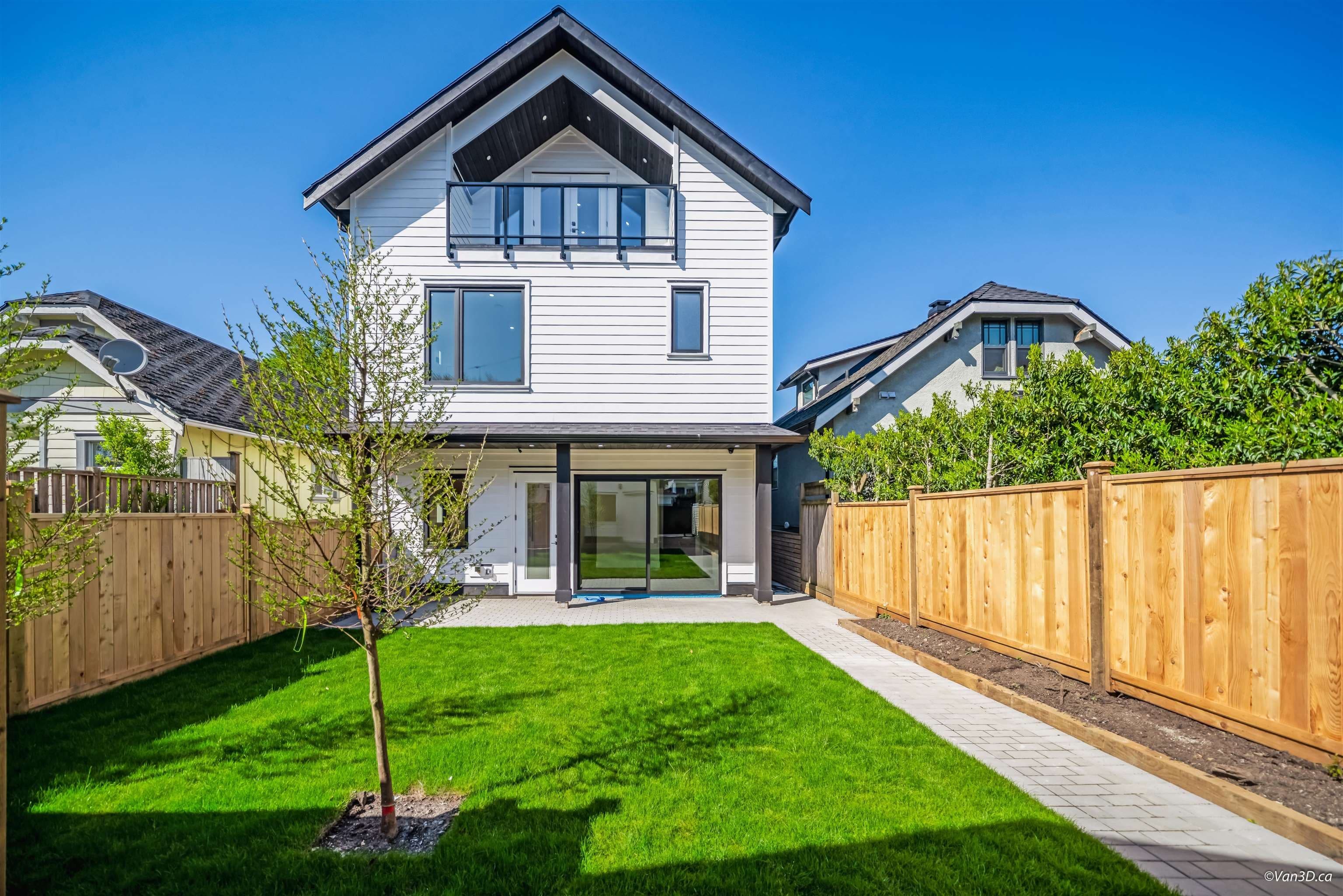 2 - 2636 Mcgill Street, Vancouver