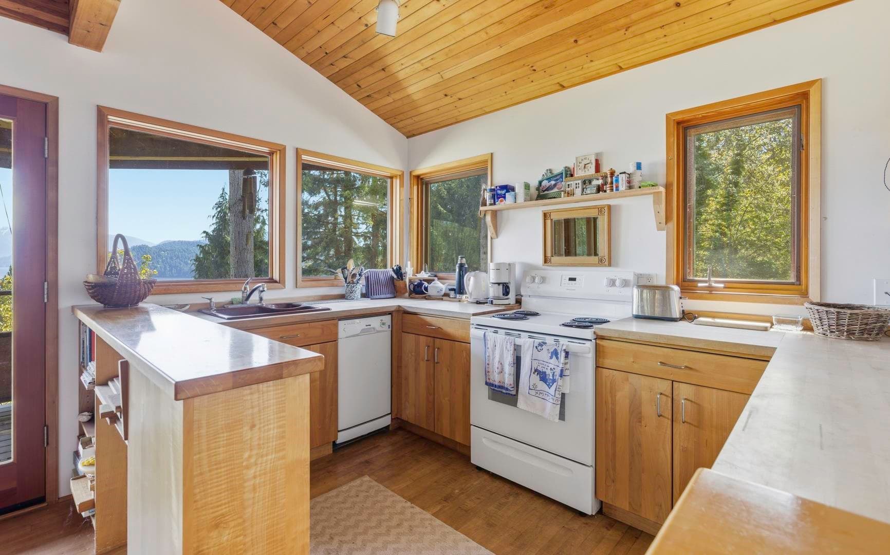 528 Harvey Road, Gibsons, V0N 1V1 — photo 3