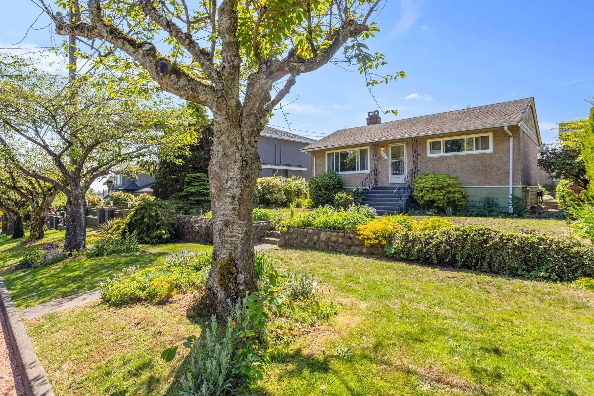 7851 Joffre Avenue, Burnaby