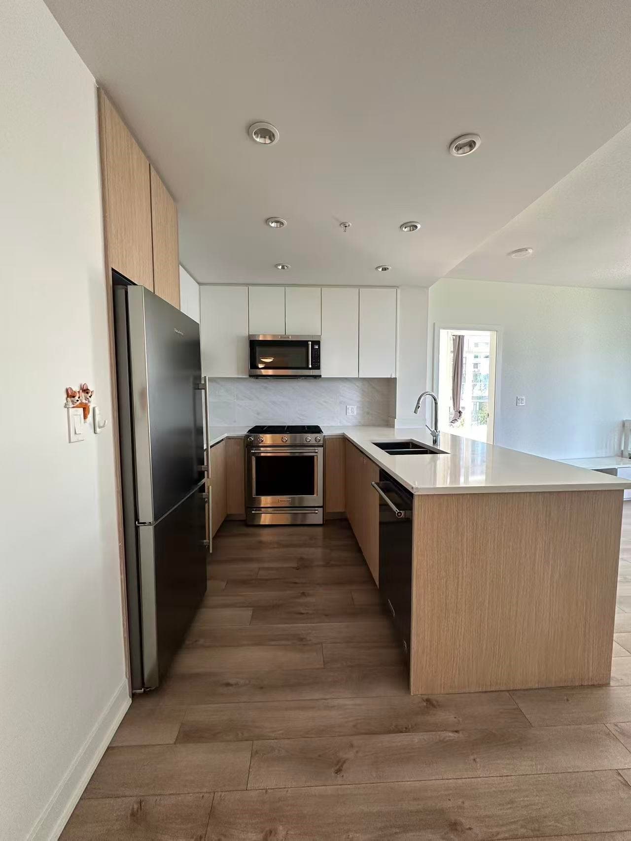 404 - 8940 University Crescent, Burnaby, V5A 0E7 — photo 2