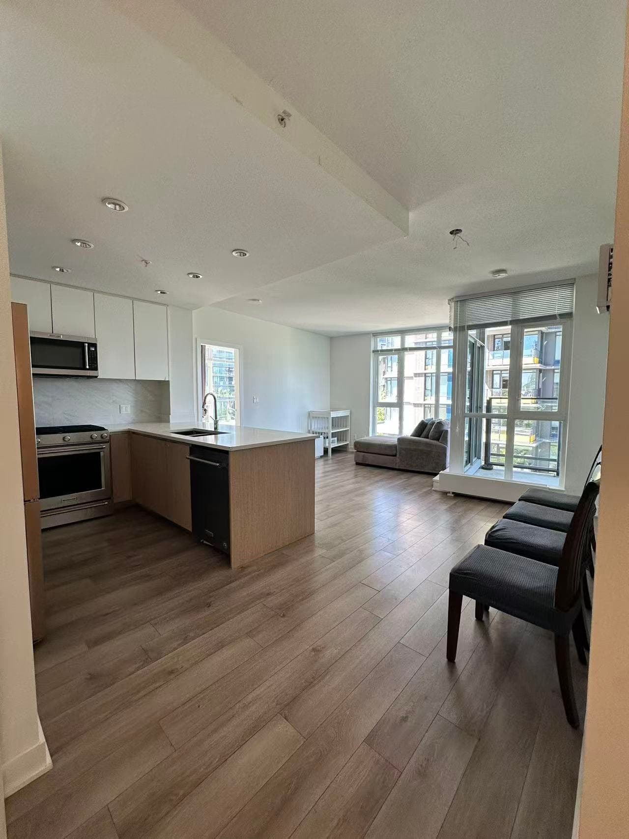 404 - 8940 University Crescent, Burnaby, V5A 0E7 — photo 1