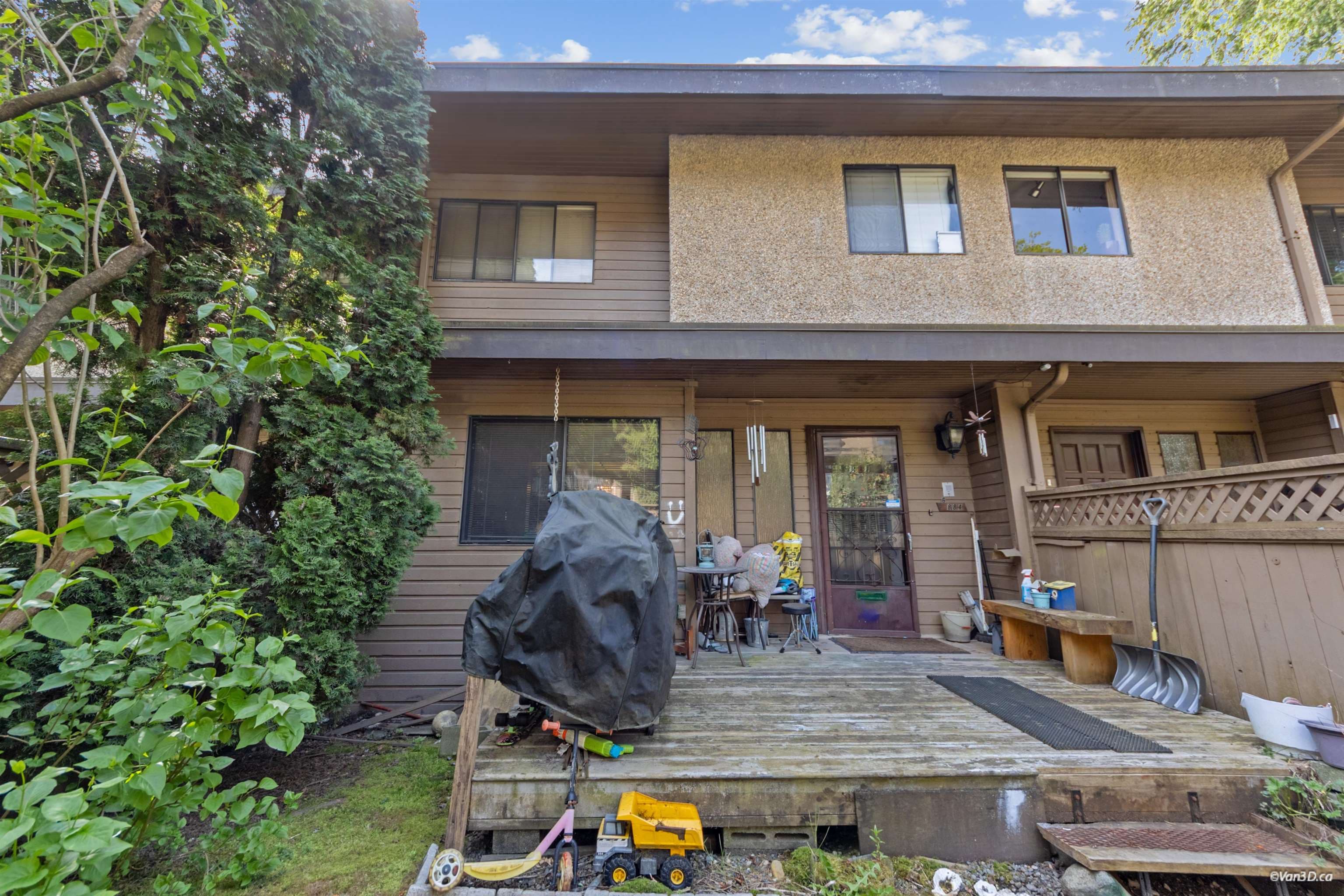 6884 Bromley Court, Burnaby, V5B 4R4 — photo 2