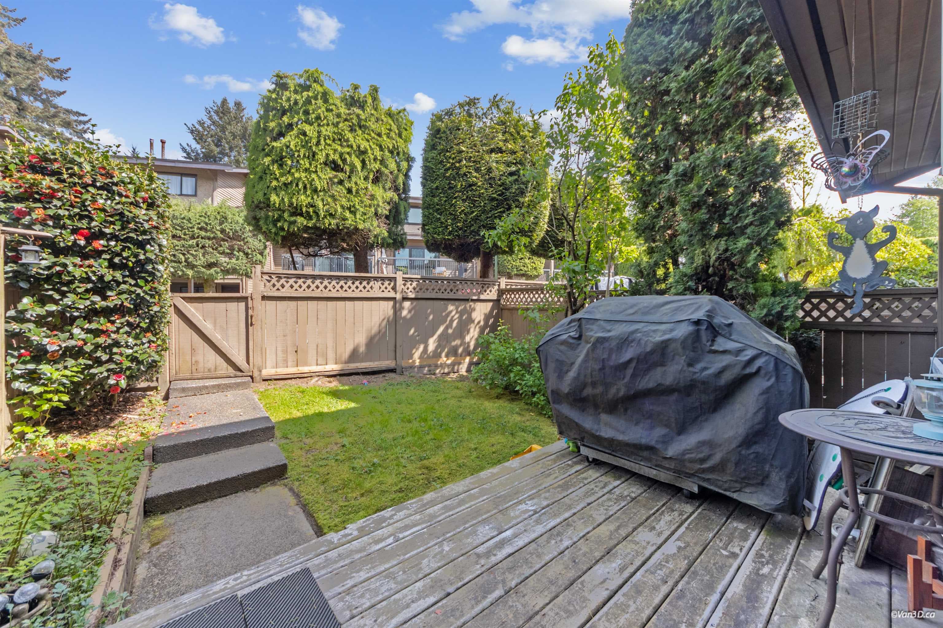 6884 Bromley Court, Burnaby, V5B 4R4 — photo 3