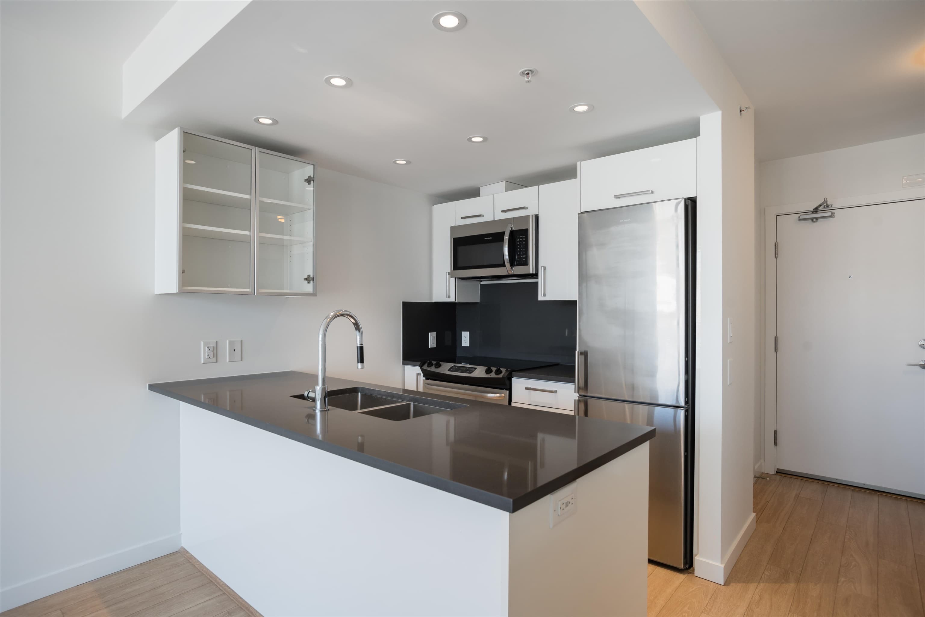 559 - 955 E Hastings Street, Vancouver, V6A 0G8 — photo 3