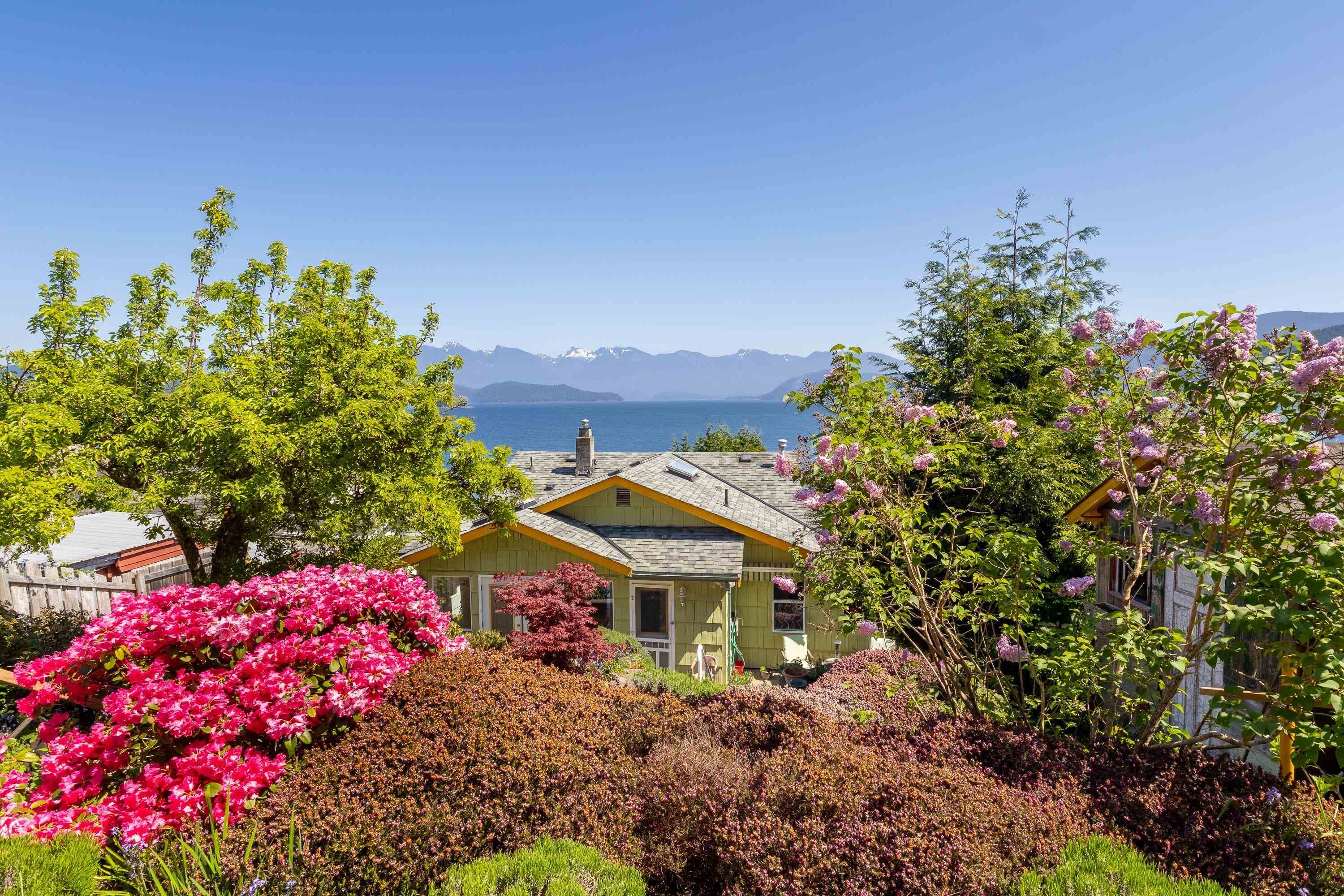 1077 Point Road, Gibsons, V0N 1V1 — photo 1