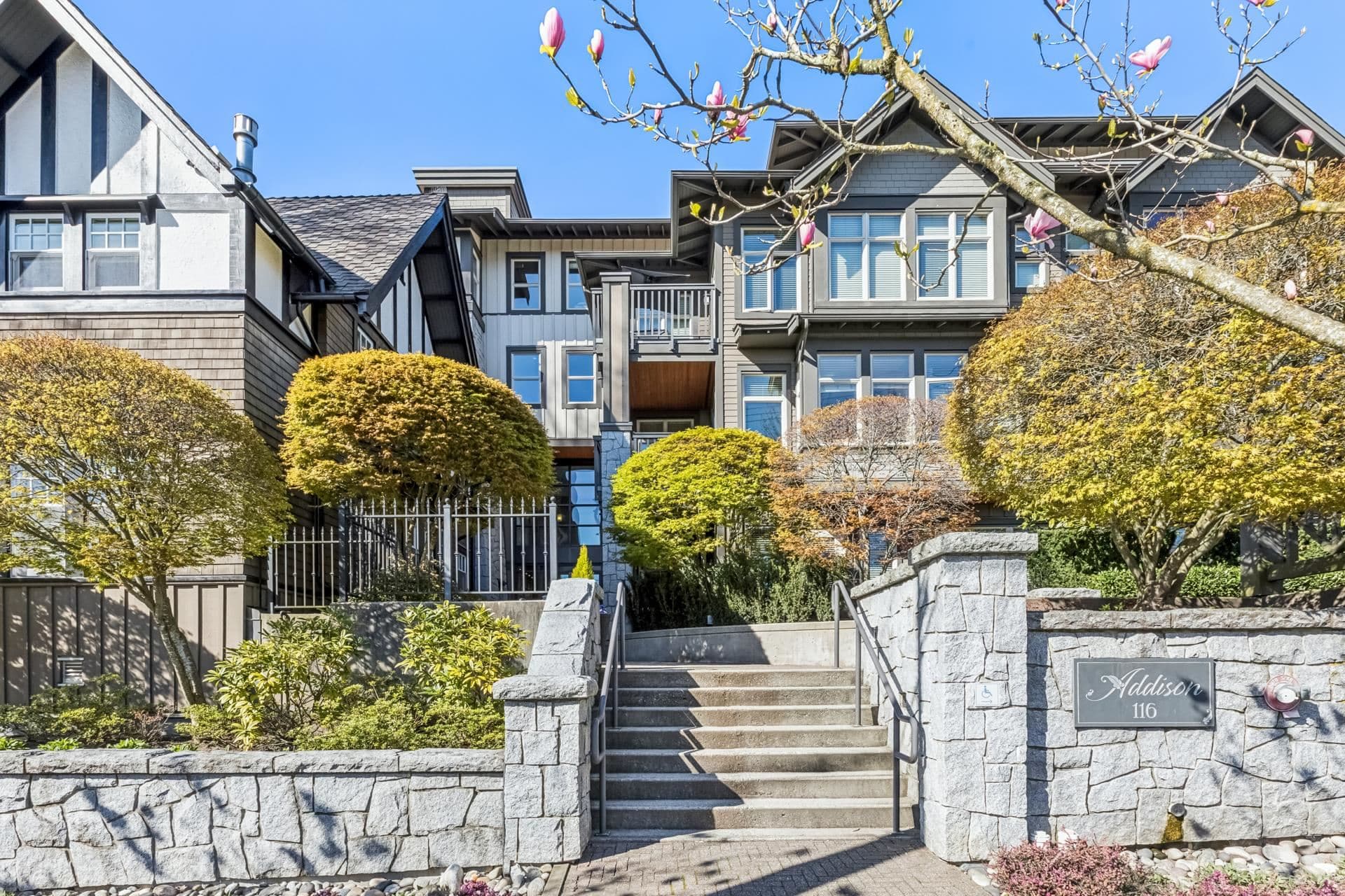 303 - 116 W 23rd Street, North Vancouver
