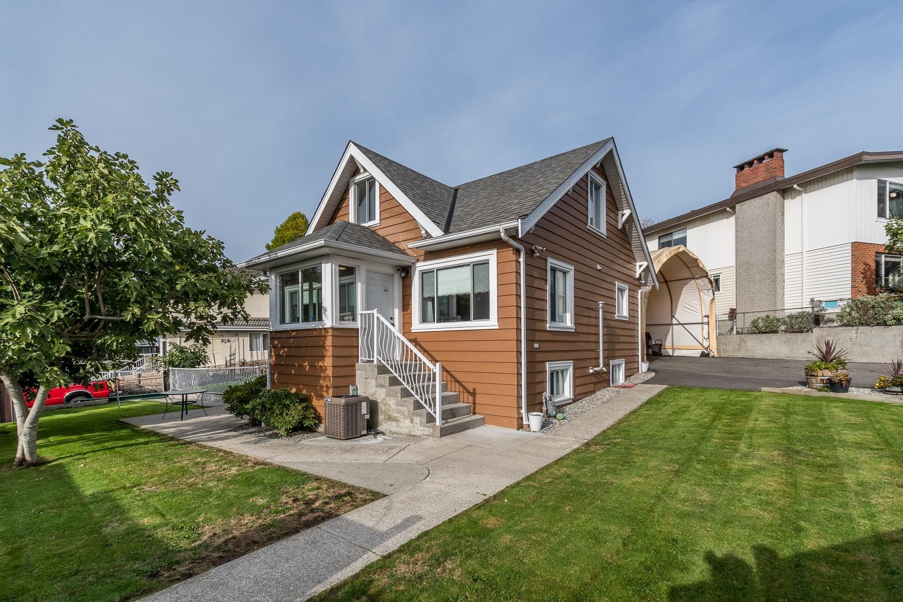 1276 Douglas Road, Burnaby, V5C 4Z9 — photo 1