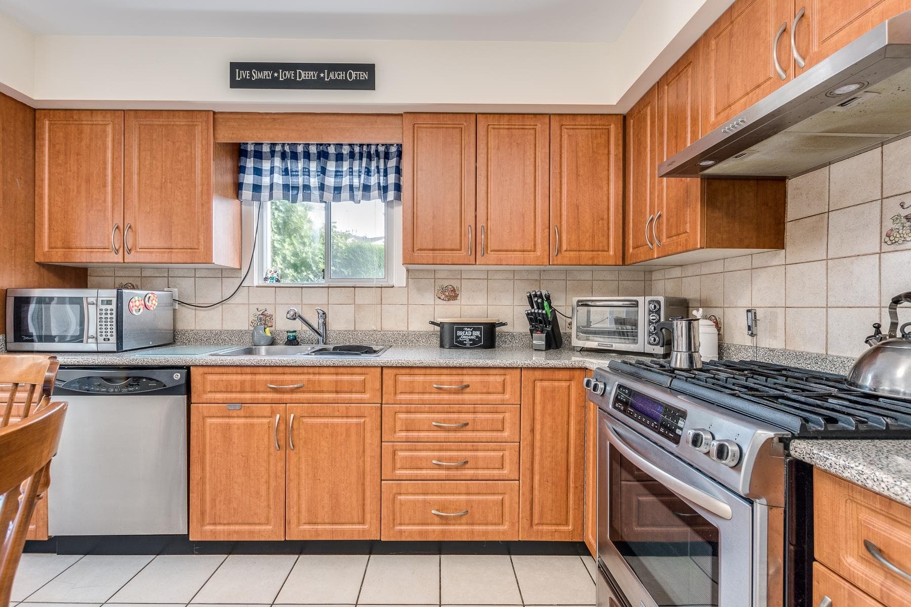 1276 Douglas Road, Burnaby, V5C 4Z9 — photo 4