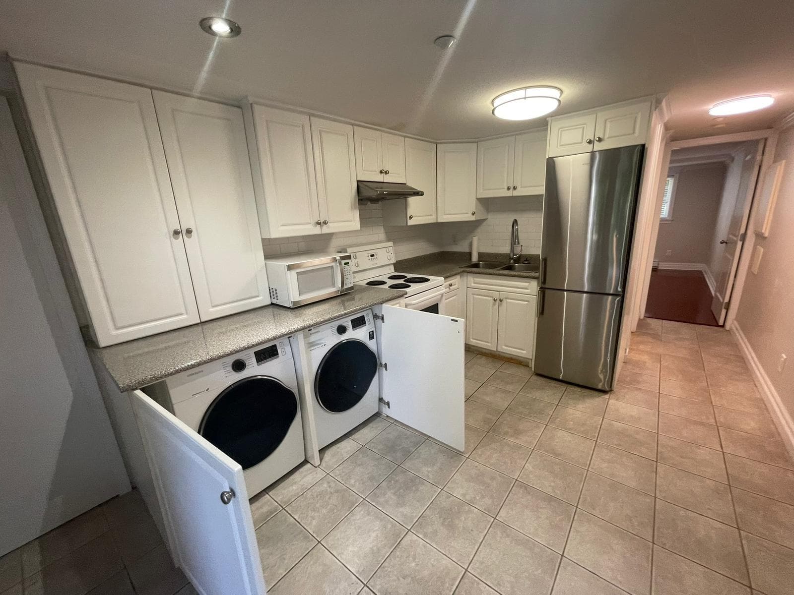 4585 Commercial Street, Vancouver, V3N 4G8 — photo 2