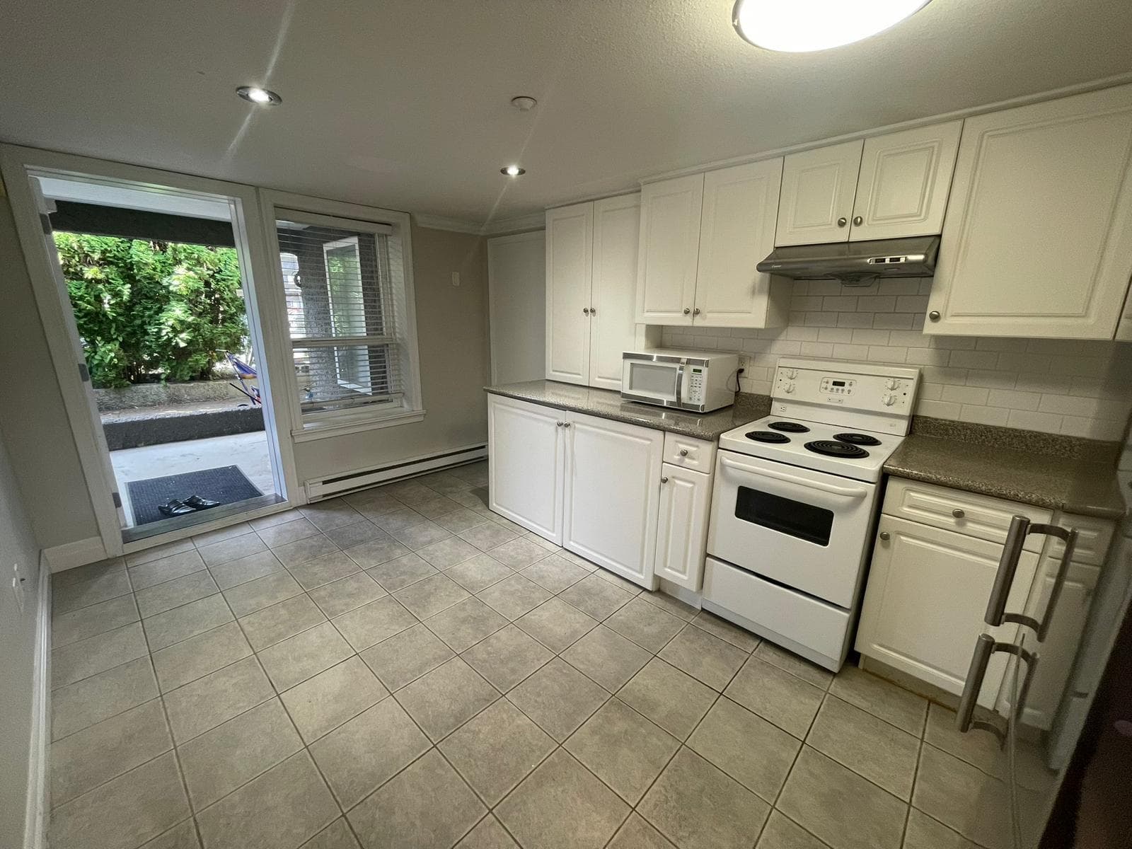 4585 Commercial Street, Vancouver, V3N 4G8 — photo 3