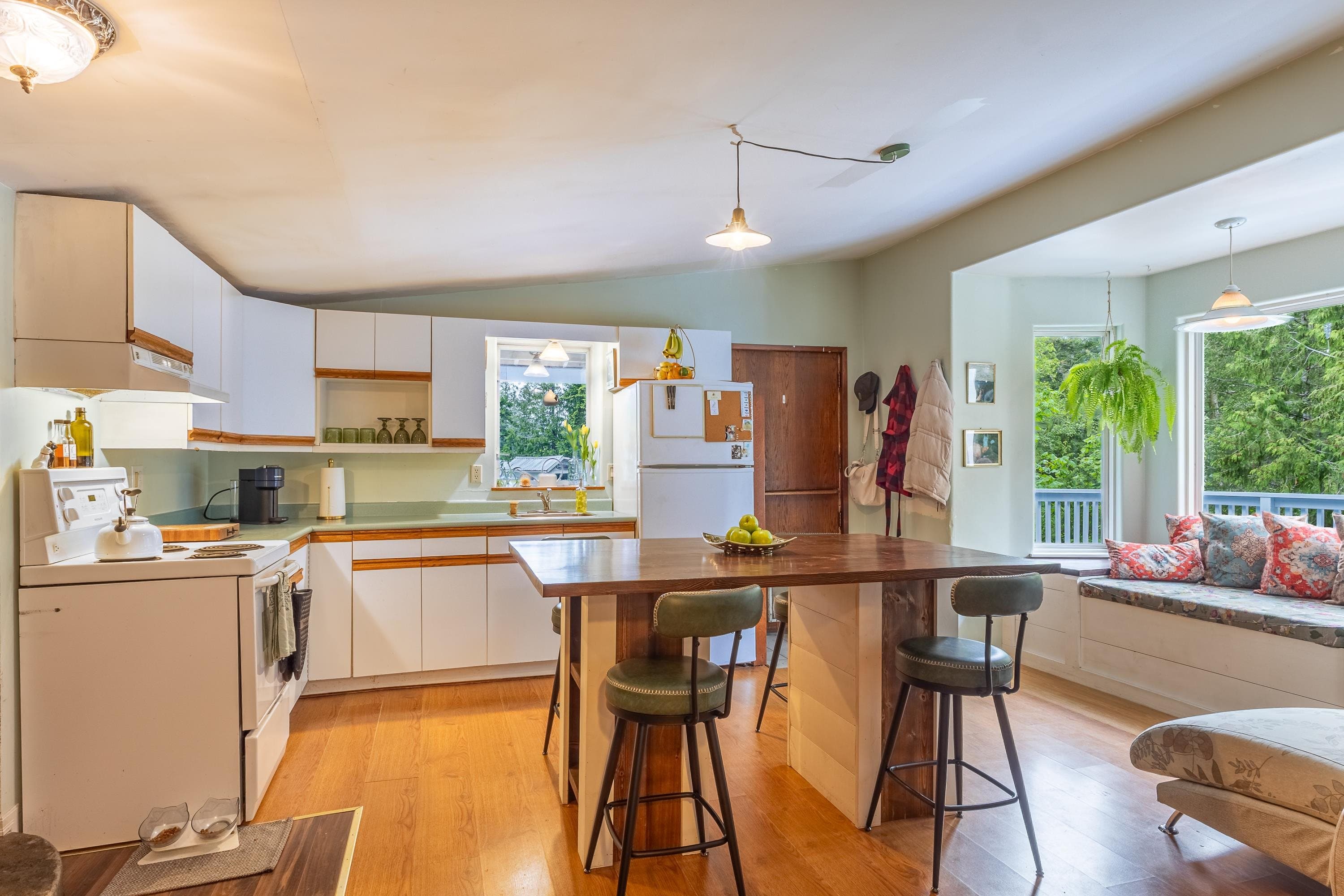 12692 Lagoon Road, Madeira Park, V0N 2H0 — photo 5