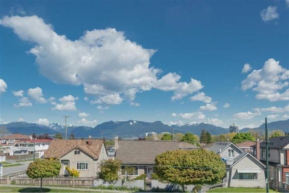 2208 E 41st Avenue, Vancouver, V5P 1L6 — photo 2