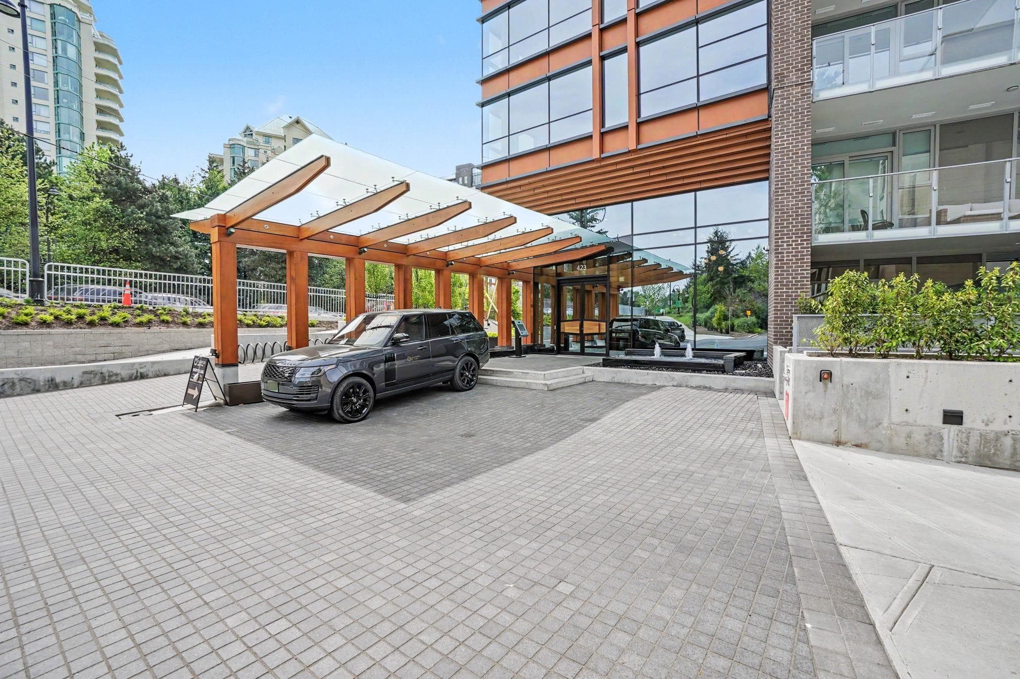 414 - 423 6th Street, West Vancouver
