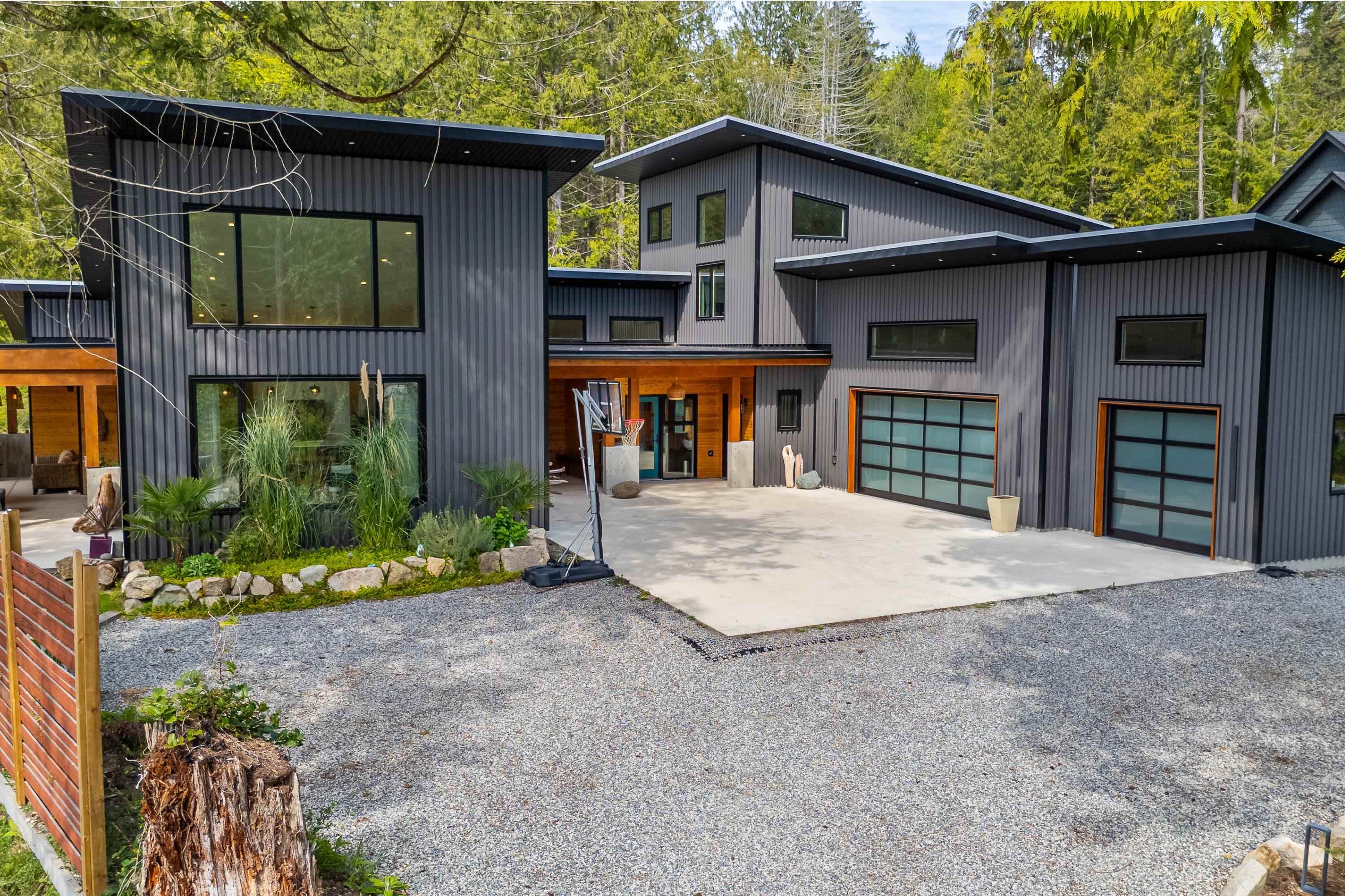 3022 Green Way, Roberts Creek