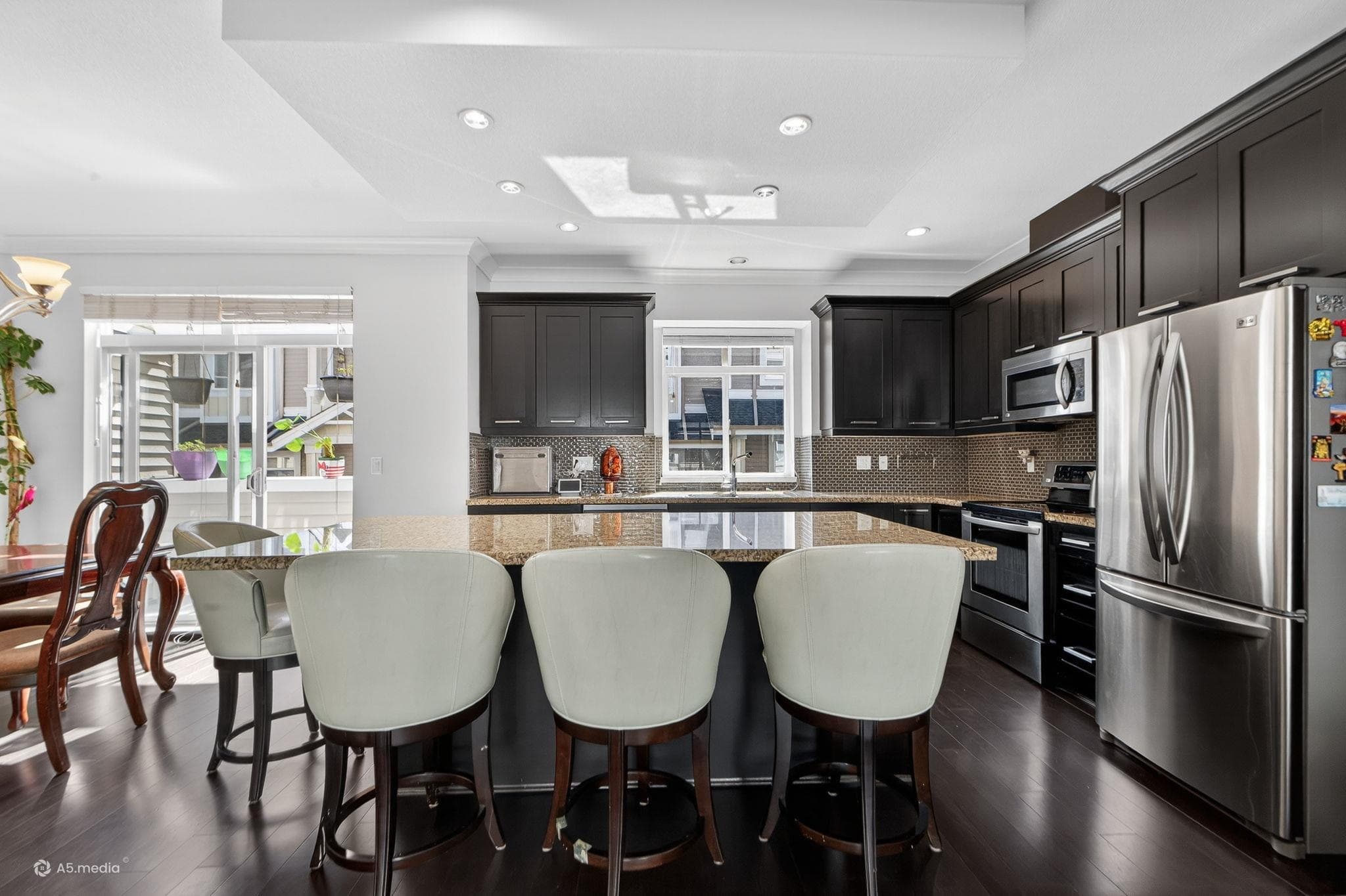 11 - 2925 King George Boulevard, Surrey, V4P 1B8 — photo 5
