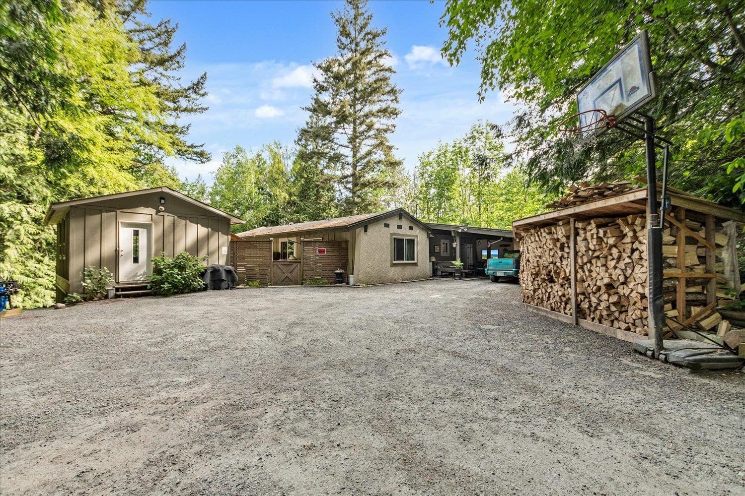 46675 Extrom Road, Chilliwack, V2R 4V1 — photo 1