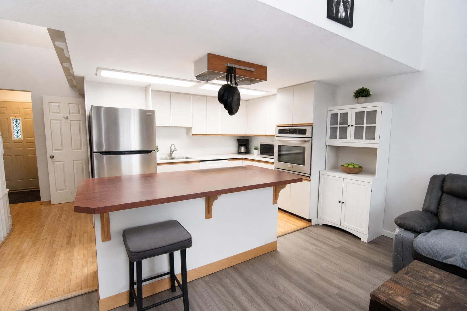 4 - 20229 Fraser Highway, Langley