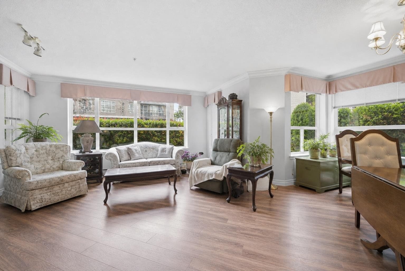 106 - 20200 54a Avenue, Langley