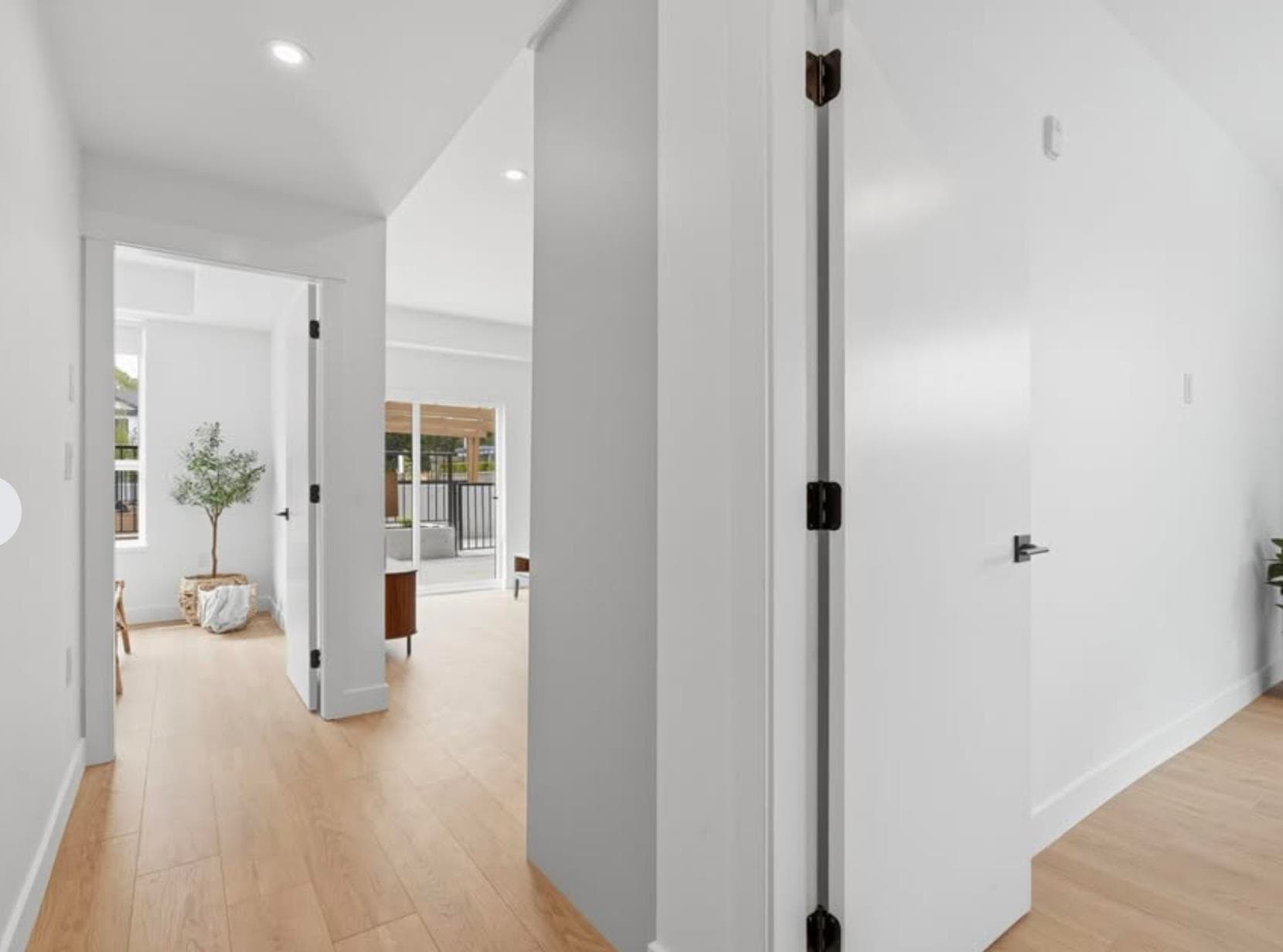 202 - 15638 24 Avenue, Surrey, V4A 2J7 — photo 2