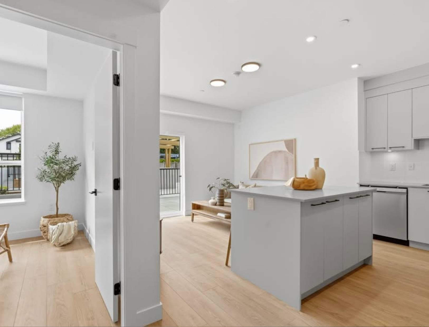 202 - 15638 24 Avenue, Surrey, V4A 2J7 — photo 3