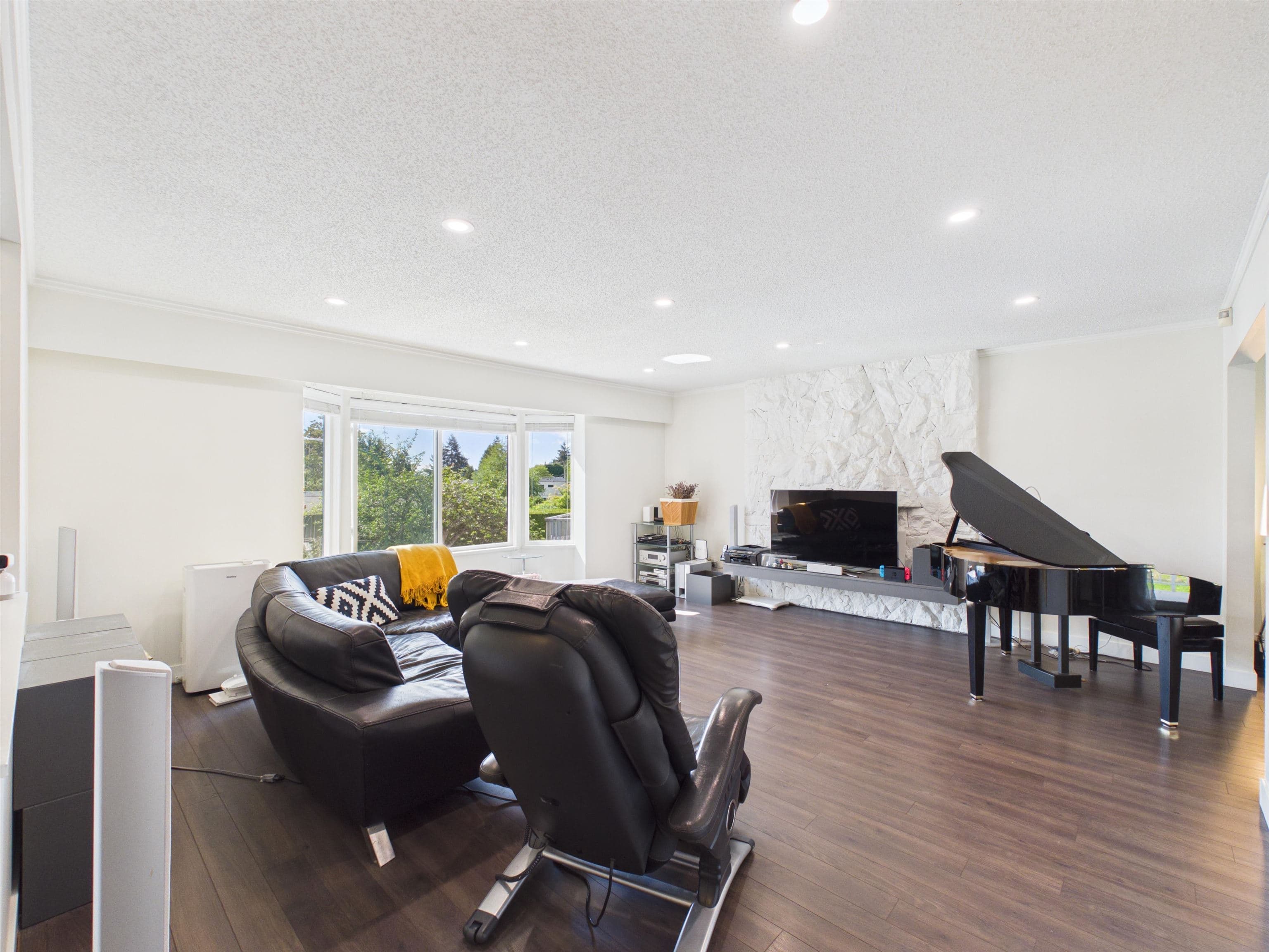 1108 Marsden Court, Burnaby, V5A 3N3 — photo 4