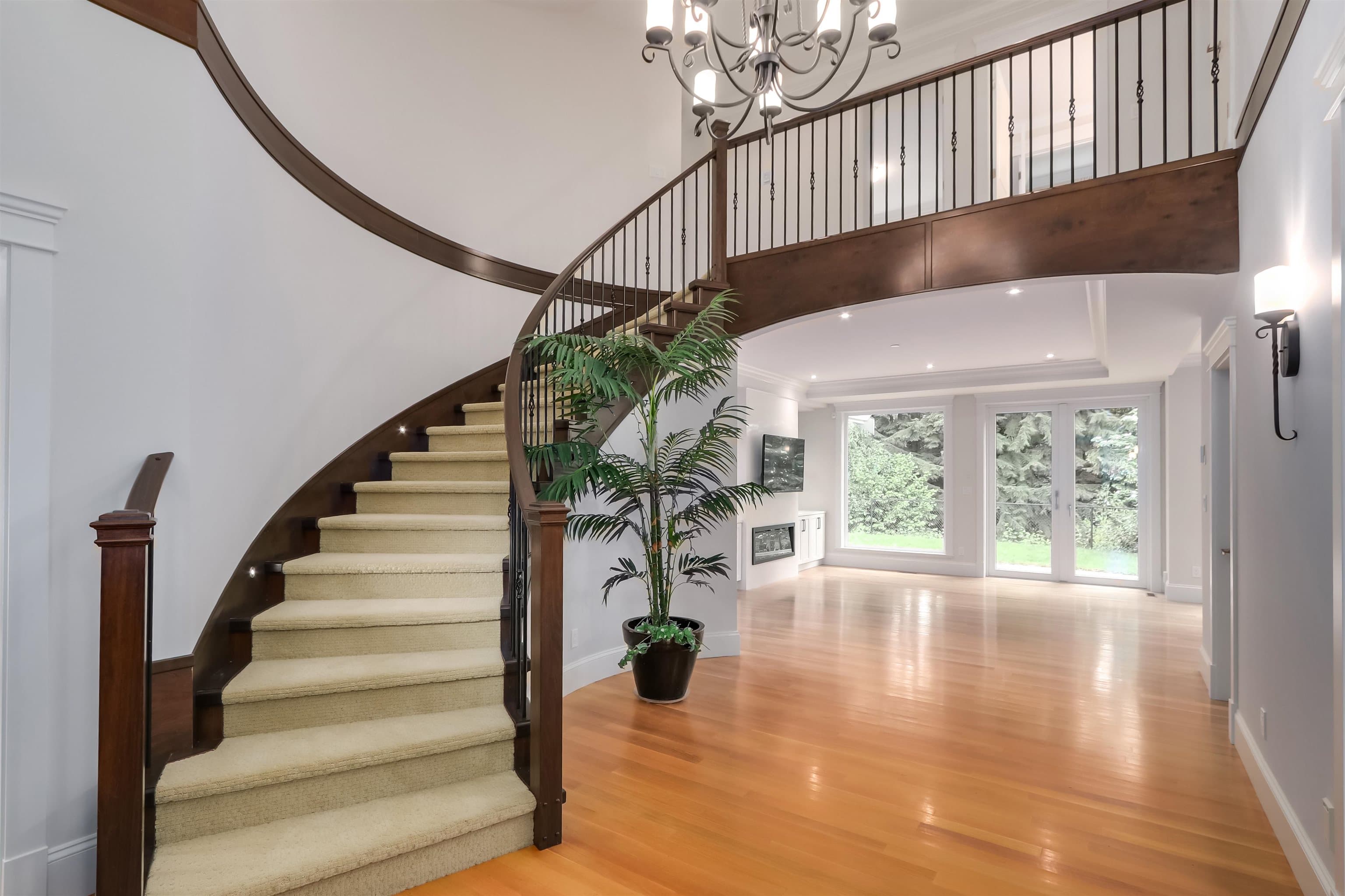 352 St. James Crescent, West Vancouver, V7S 1J8 — photo 2