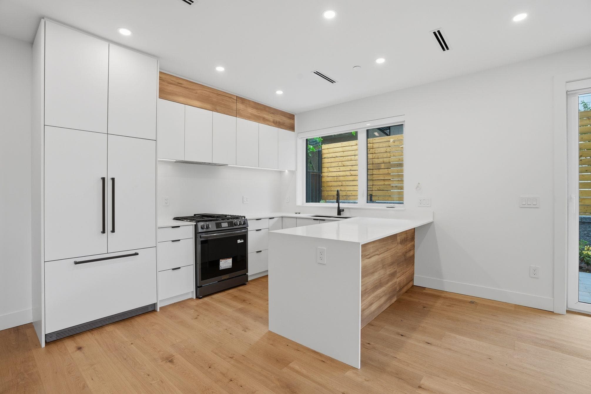 2 - 2438 E 20th Avenue, Vancouver, V5M 2T6 — photo 3