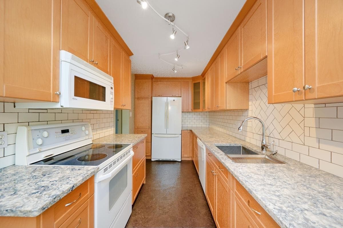 109 - 9202 Horne Street, Burnaby, V3N 4K2 — photo 2