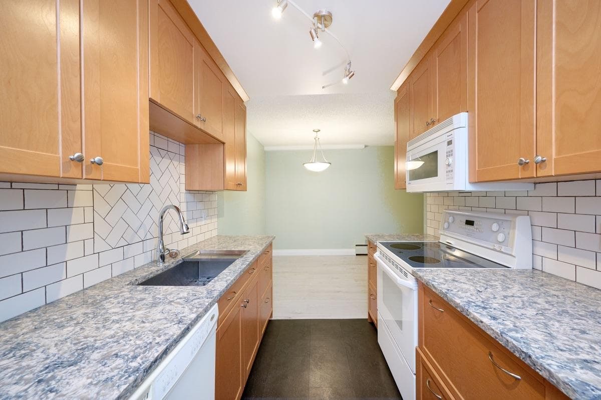 109 - 9202 Horne Street, Burnaby, V3N 4K2 — photo 3