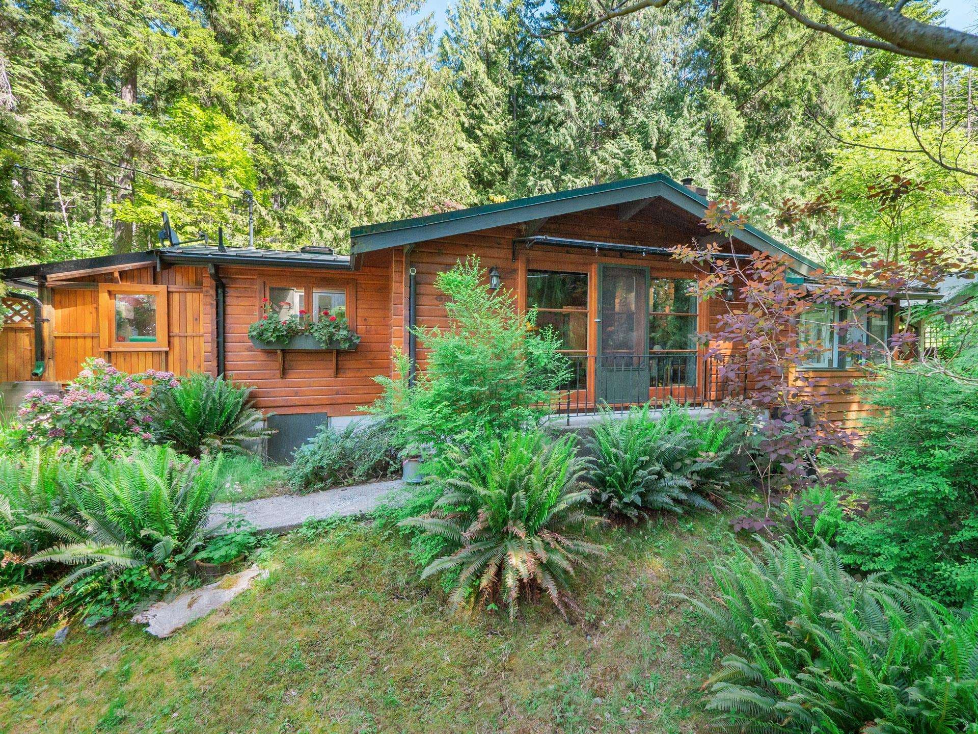 8626 Redrooffs Road, Halfmoon Bay