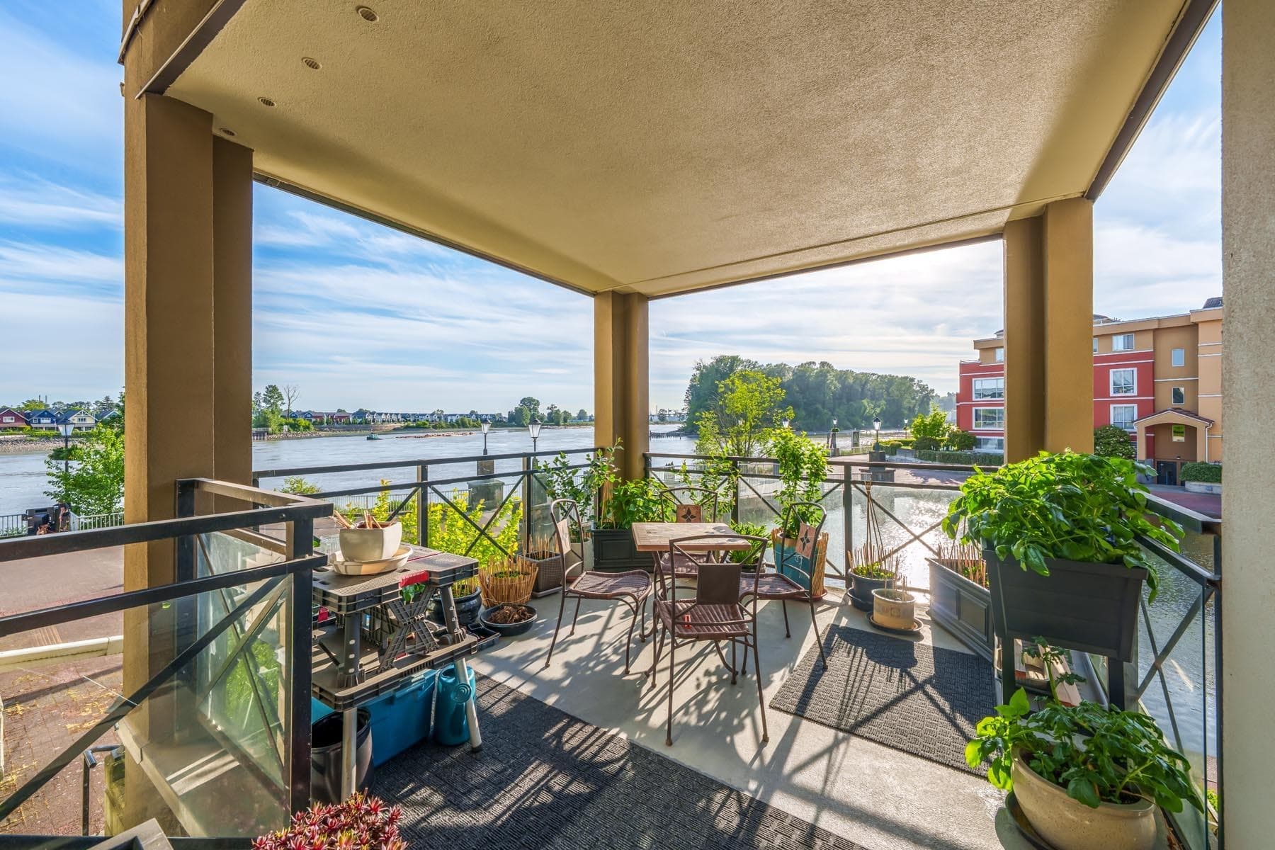 204 - 2 Renaissance Square, New Westminster